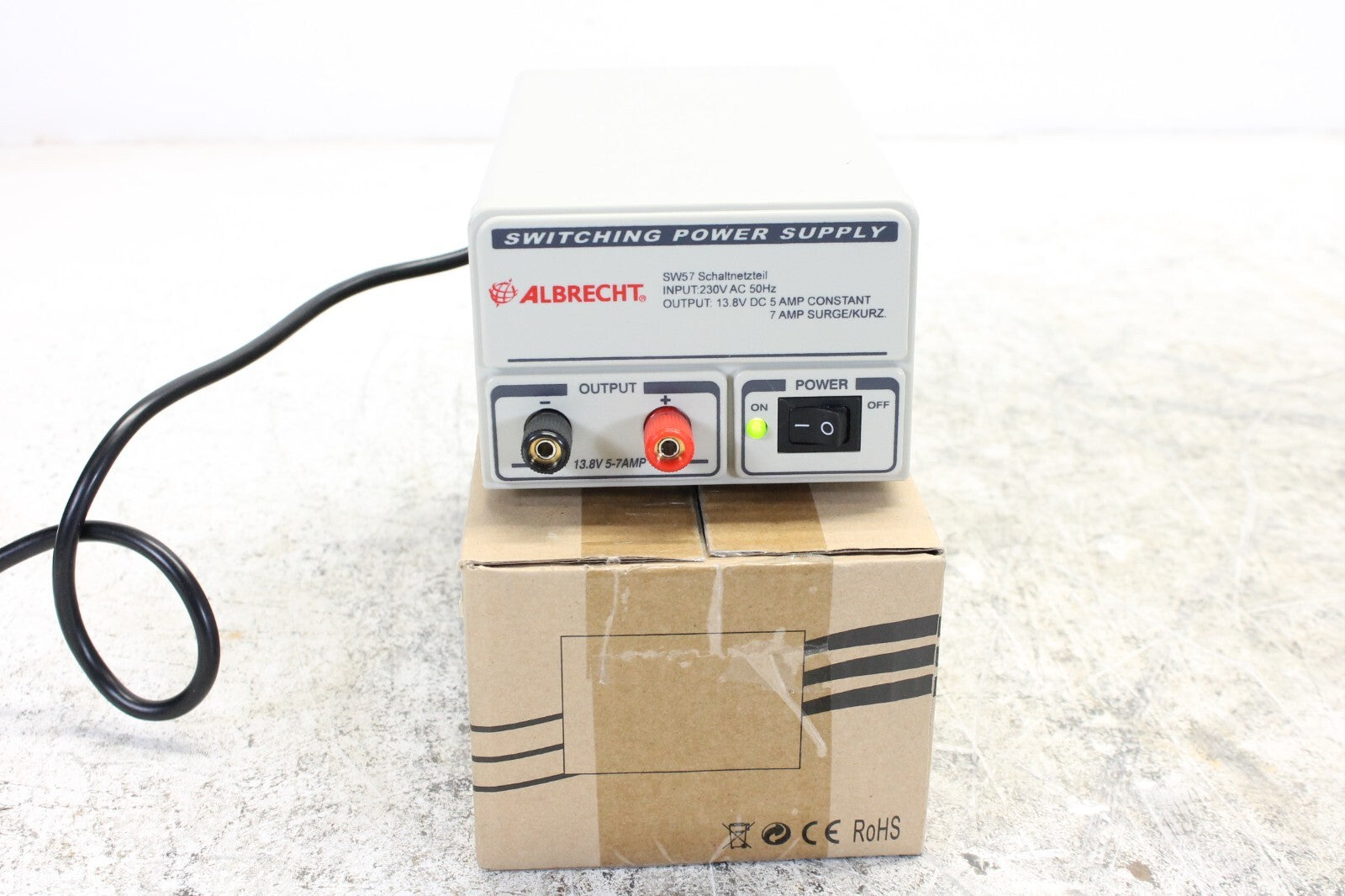 Albrecht schakelende voeding SW57 220V naar 13,8V 5-7A in doos