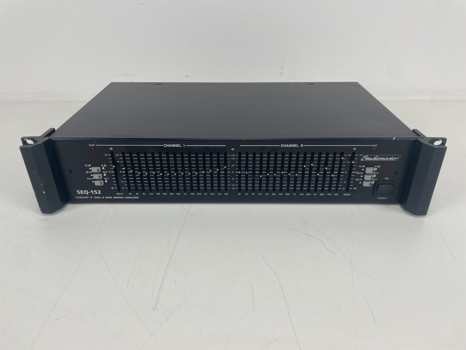 Studiomaster SEQ-152 Pro Graphic Equalizer
