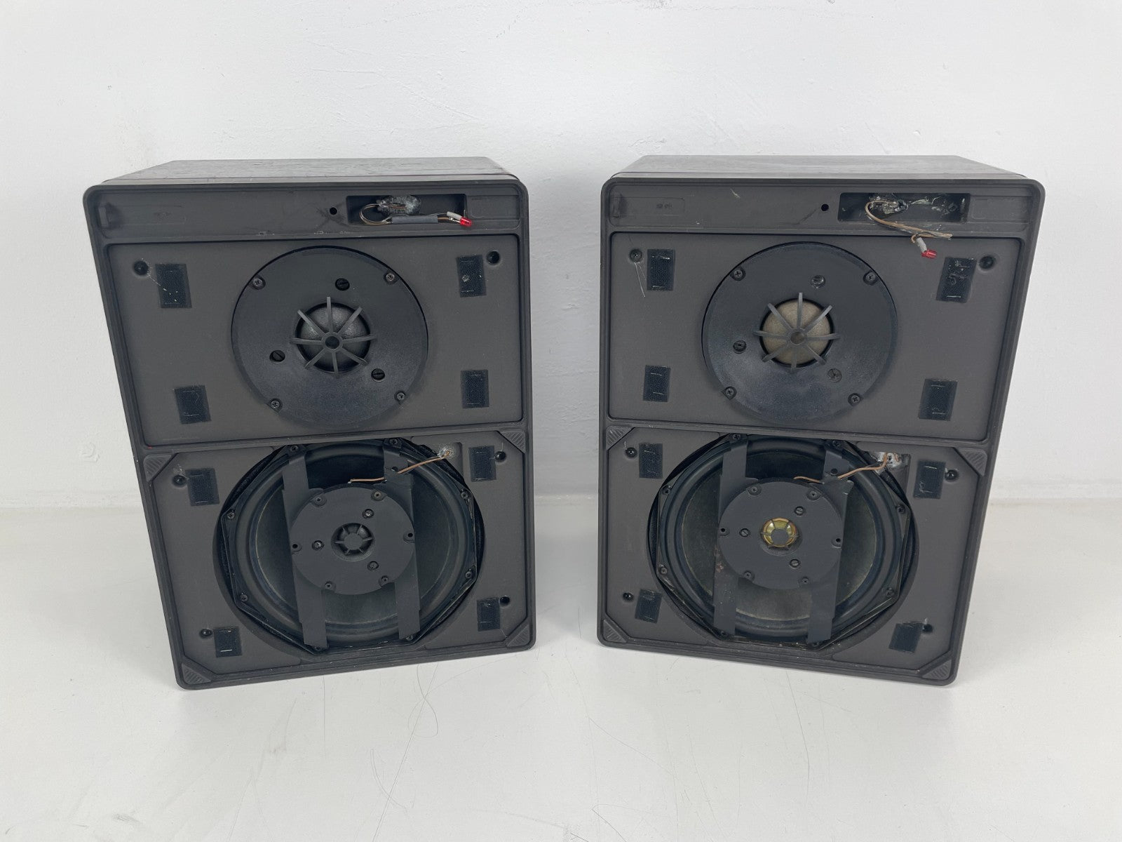 Philips 22RH544/50R MFB Active Speakers - Missing the two Logo strips