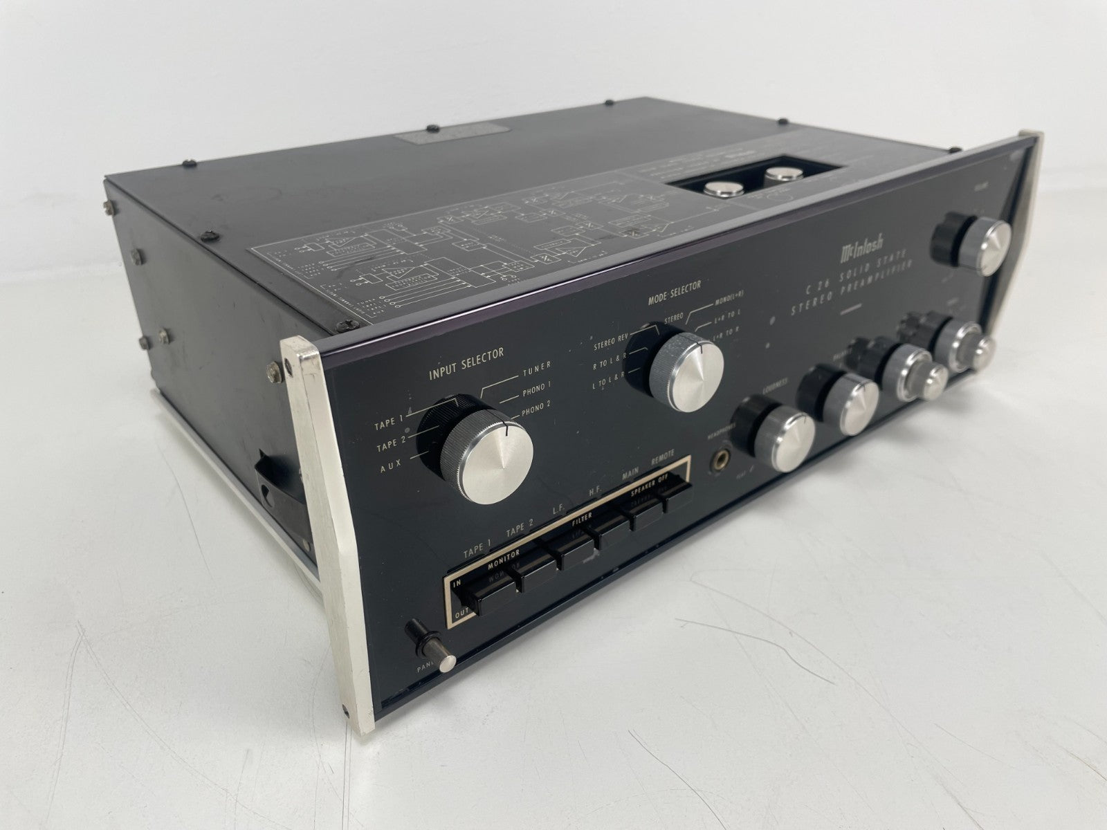 McIntosh C26 stereo voorversterker – volledig nagekeken en voorzien van nieuwe condensatoren, inclusief Nichicon-handleiding.