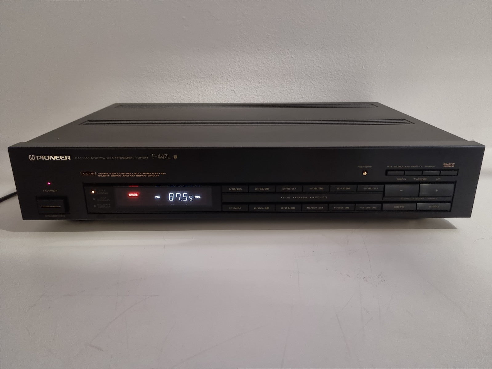 Pioneer F-447L - FM/AM Digital Synthesizer Tuner