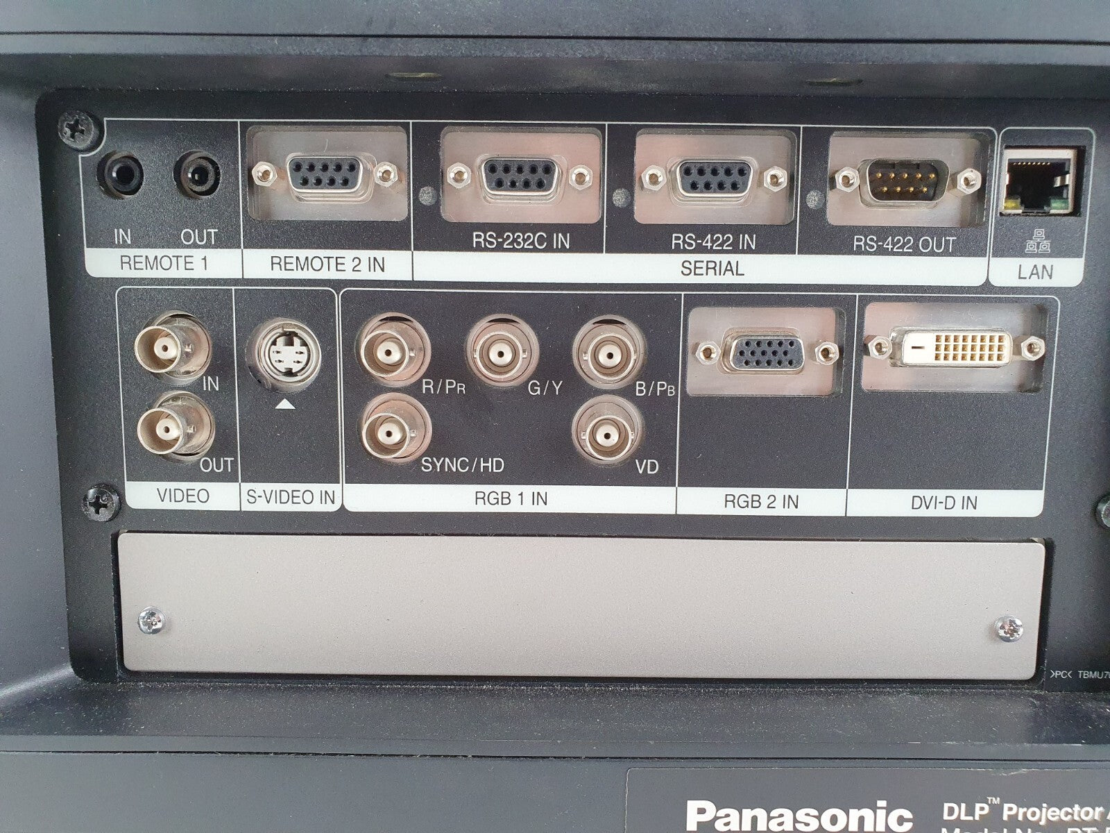 Panasonic PT-D1000E Big projector in flightcase, with flight frame, ET-D75LE2