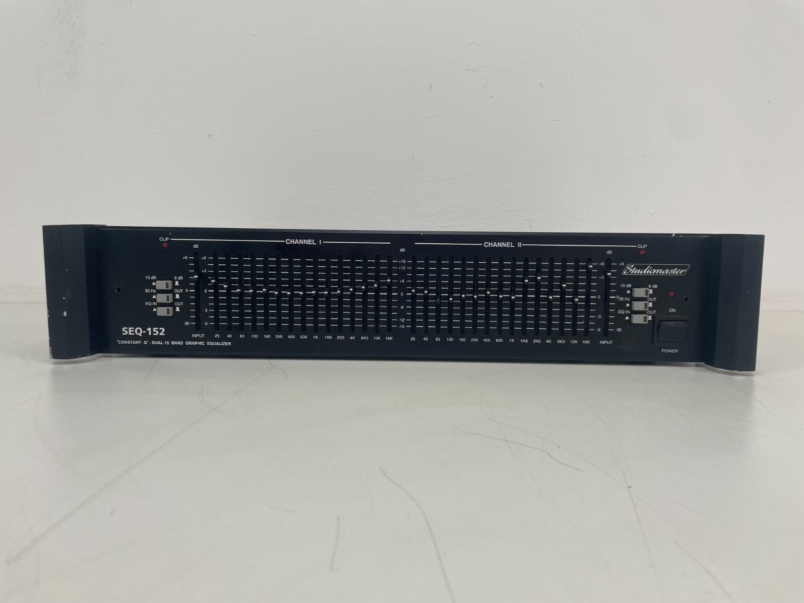 Studiomaster SEQ-152 Pro Graphic Equalizer