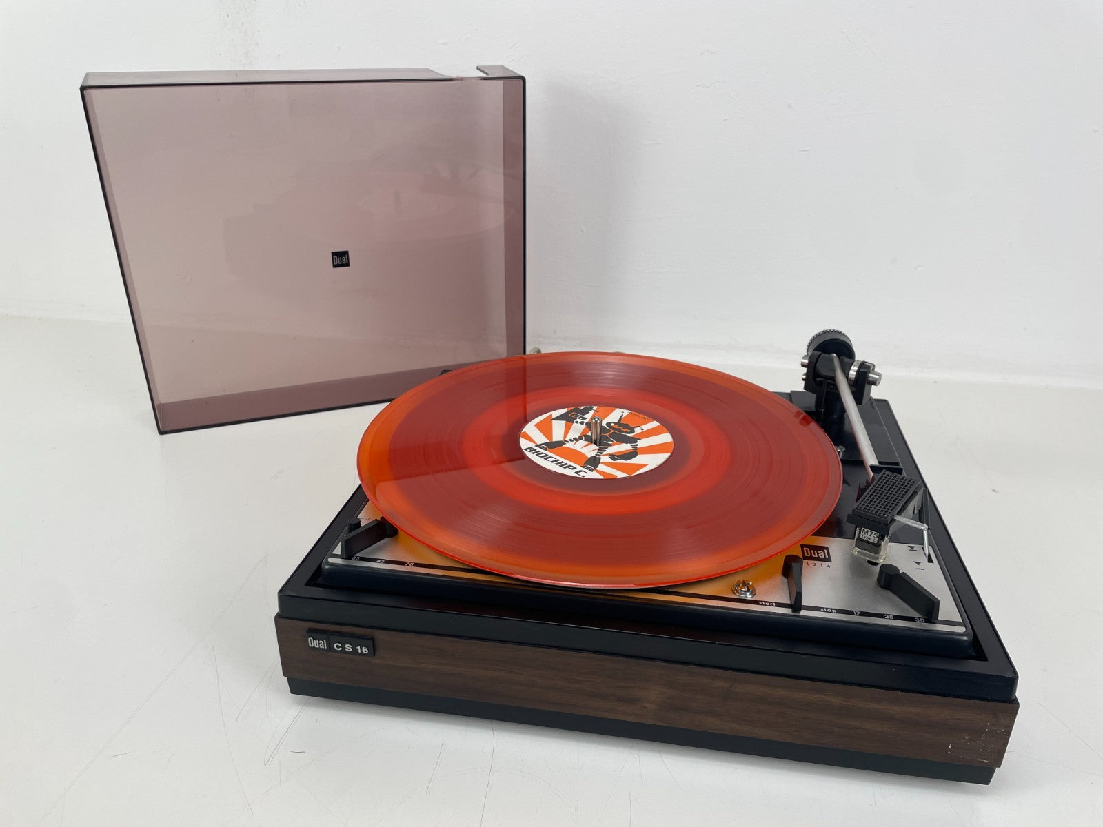 Dual 1214 draaitafel in CS16 plint - met stofkap - Shure SM75 D element