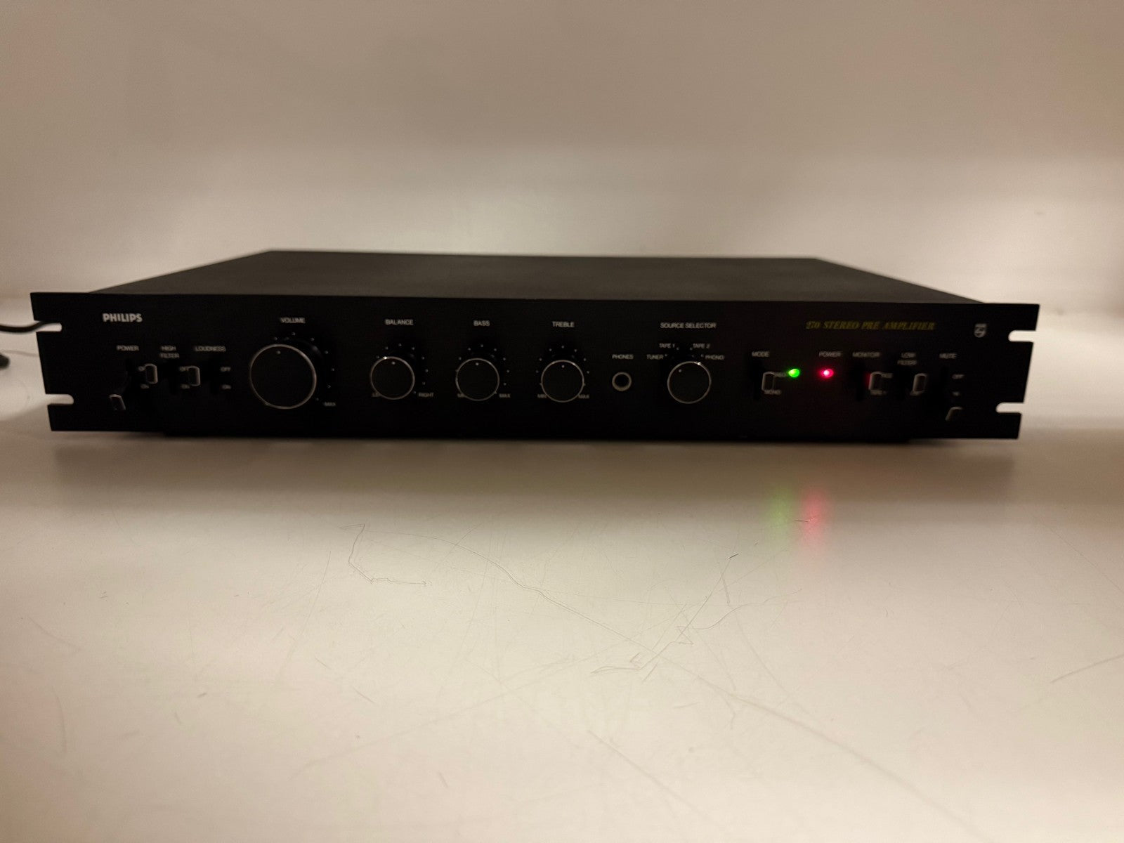 Philips 22AH270 stereo voorversterker - Zwarte tulp