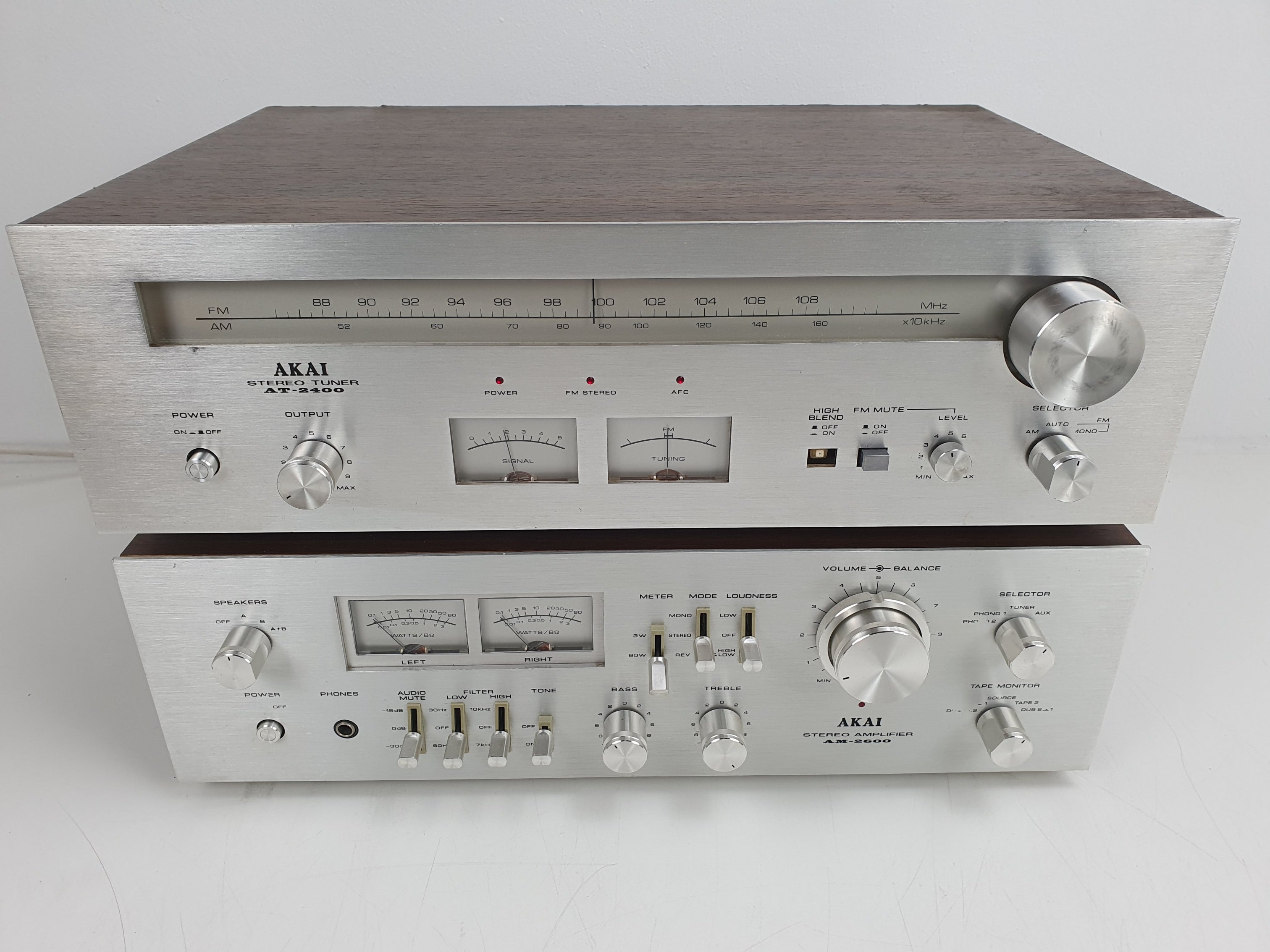Akai AM2600 Stereo Amplifier (Serviced) - AT2400 Tuner - Set