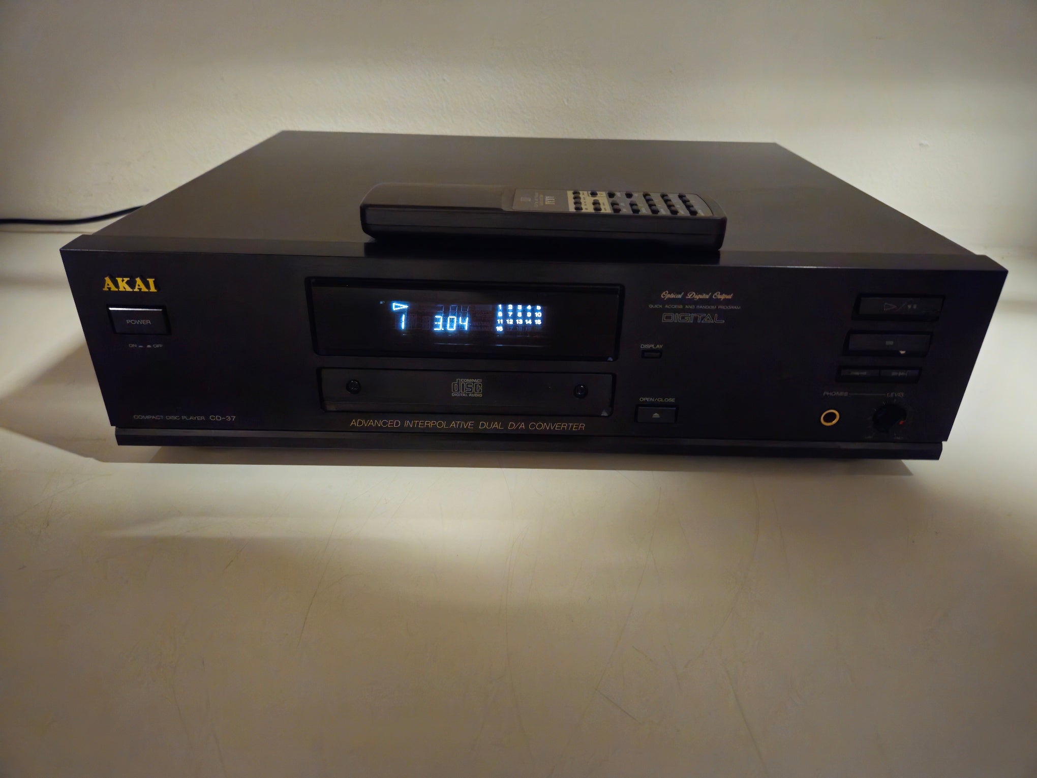 Akai - CD-37B - Compact Disc Player - With Remote