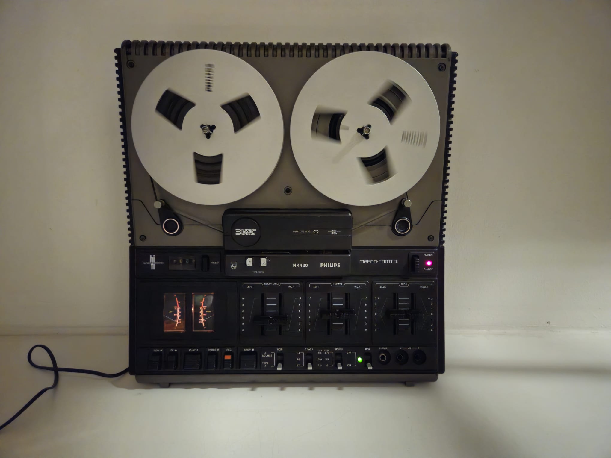 Philips - N4420 - Stereo reel to reel - Dust cover - New belts - Build in speaker