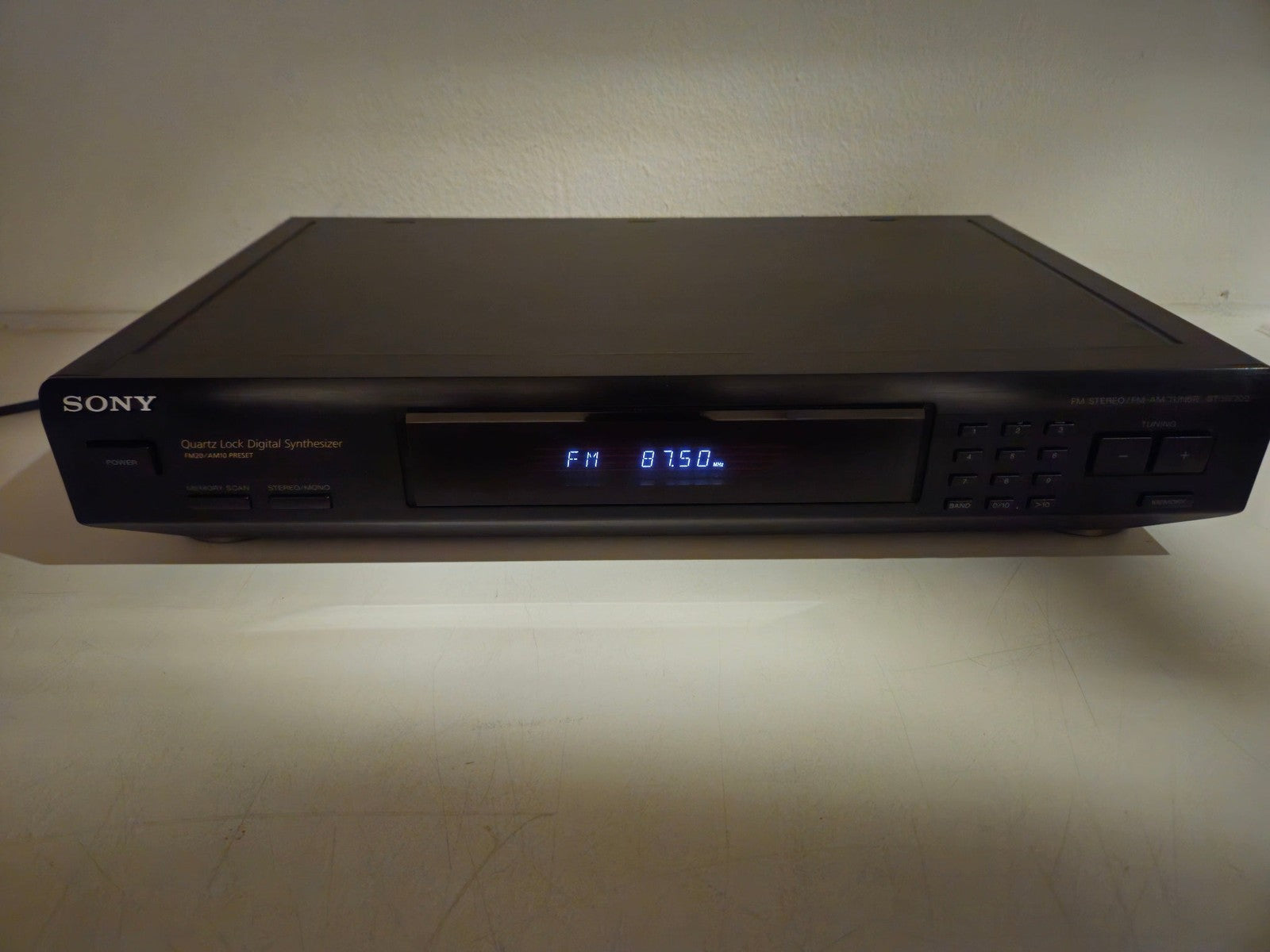 Sony ST - SE200 FM stereo / FM - AM Tuner