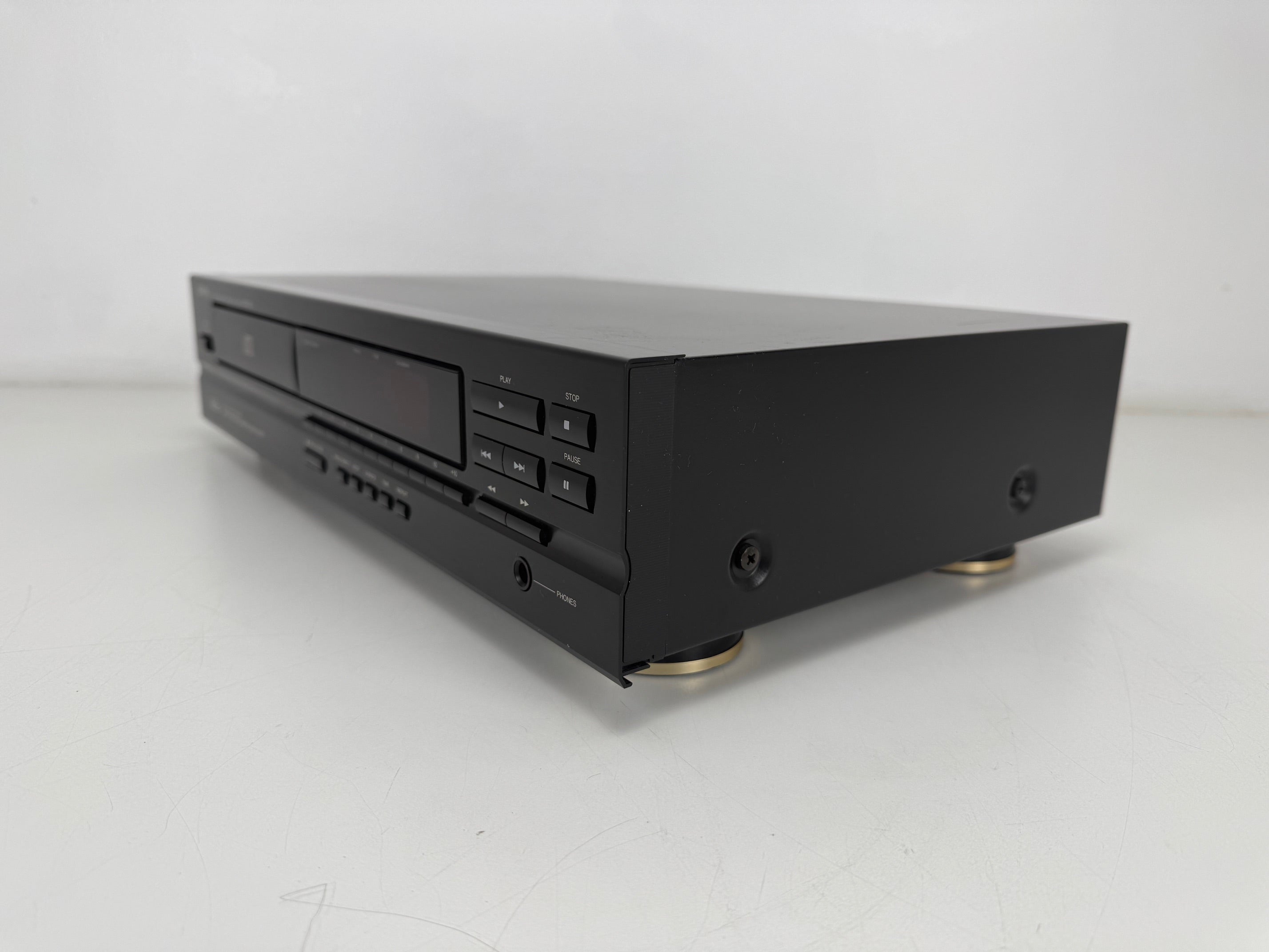 Denon DCD - 590 PCM Audio Technology / Compact Disc Player