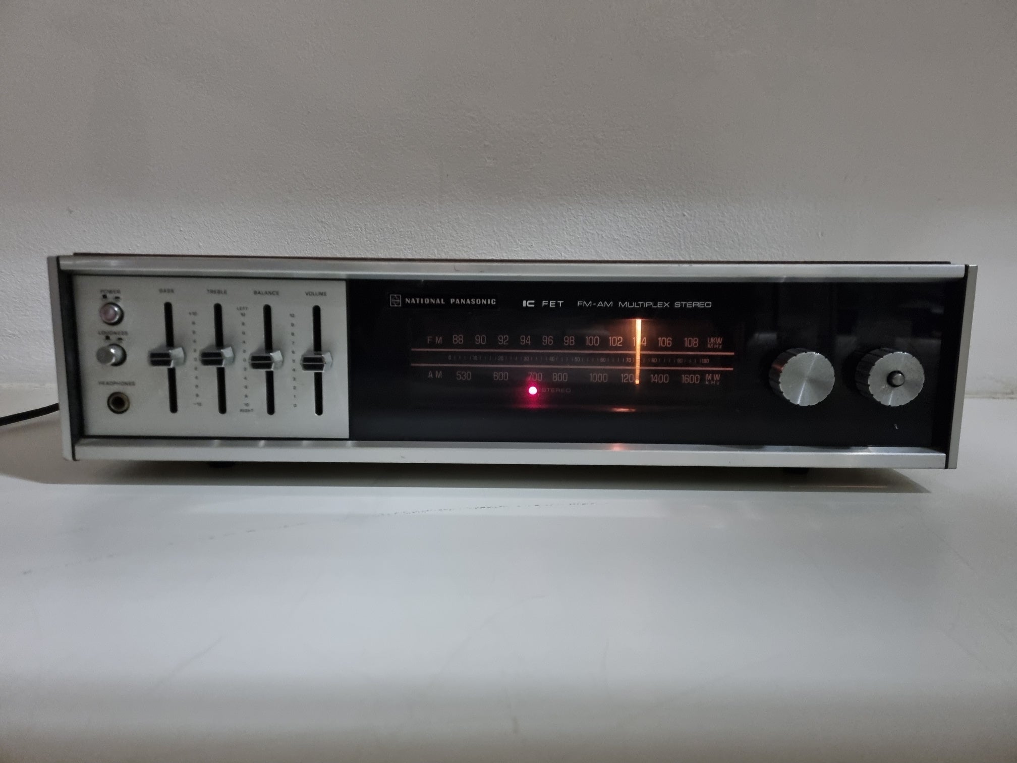 Panasonic RE-7720BS - FM-AM Stereo - Nieuwe verlichting - Potentiometer gereinigd