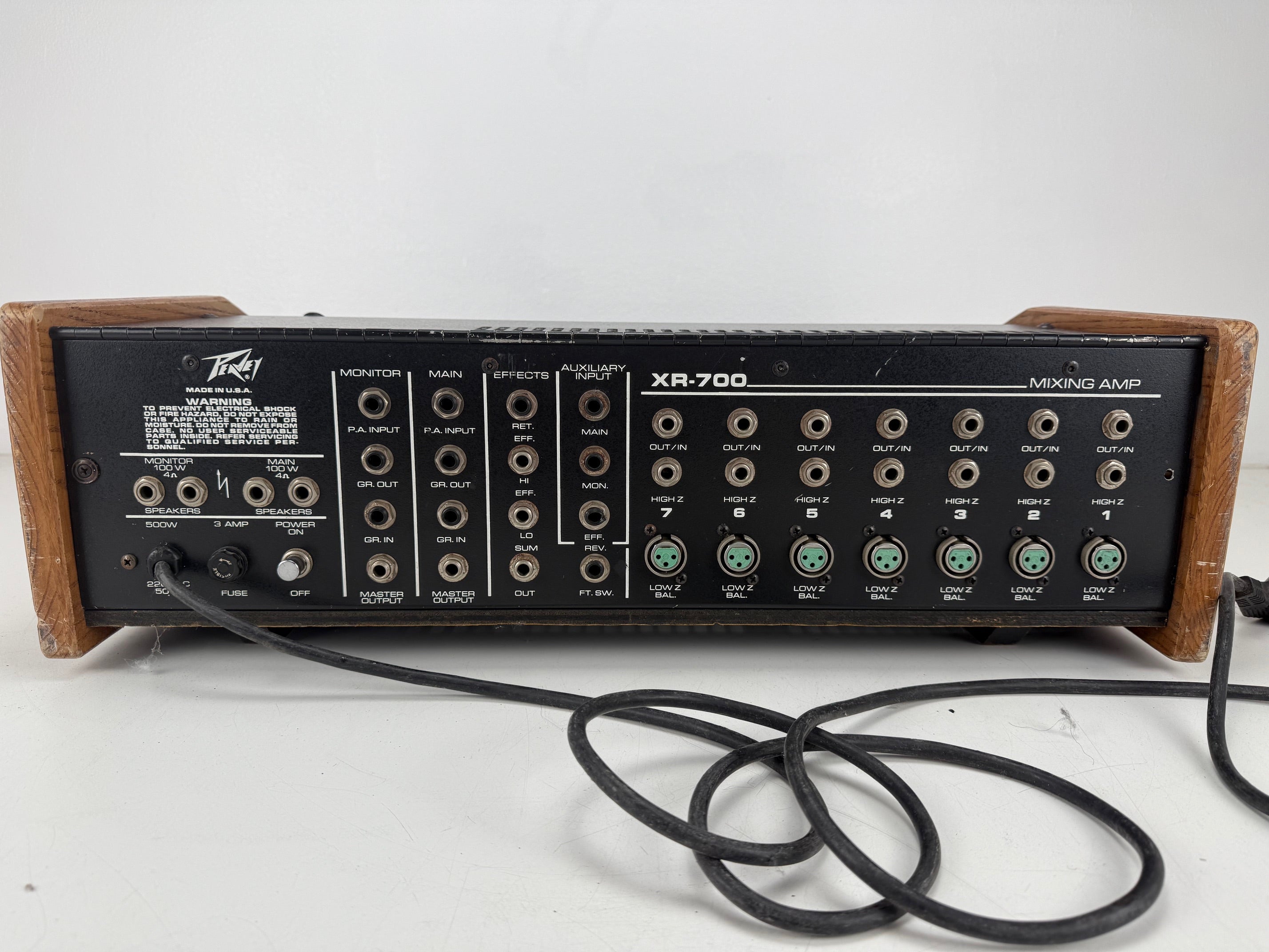 Peavey XR-700 7-kanaals mengpaneel met dubbele voeding - Met veergalm