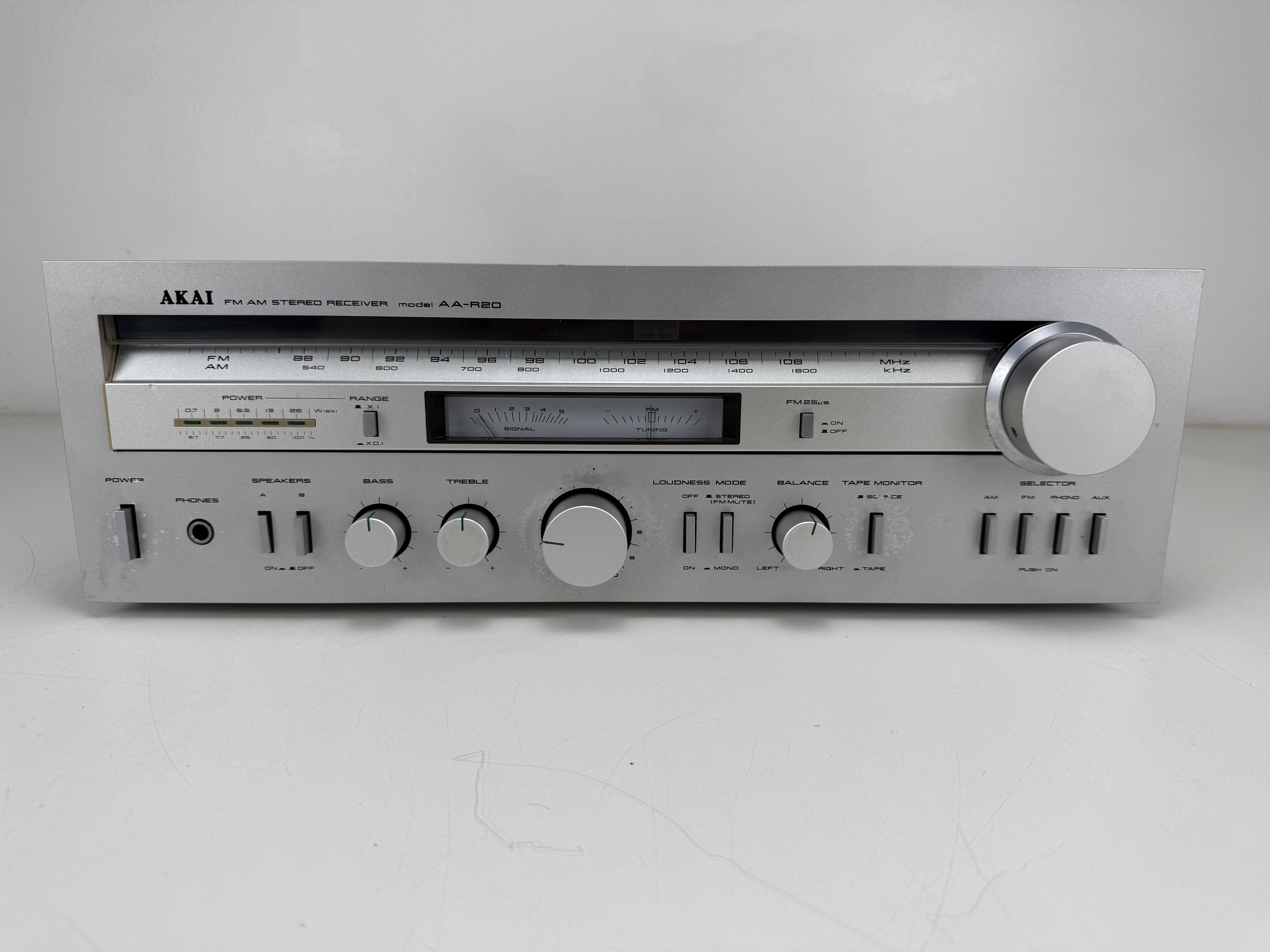 Akai AA-R20 stereo-ontvanger - Nieuwe lampen