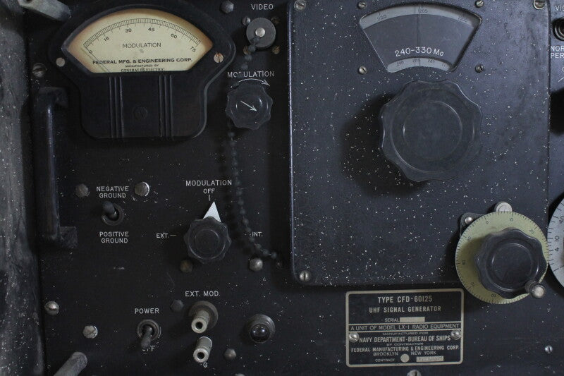 General Electric WWII UHF Signal Generator Type CFD-60125 Federal Manufacturing and Engineering Corporation Brooklyn New York