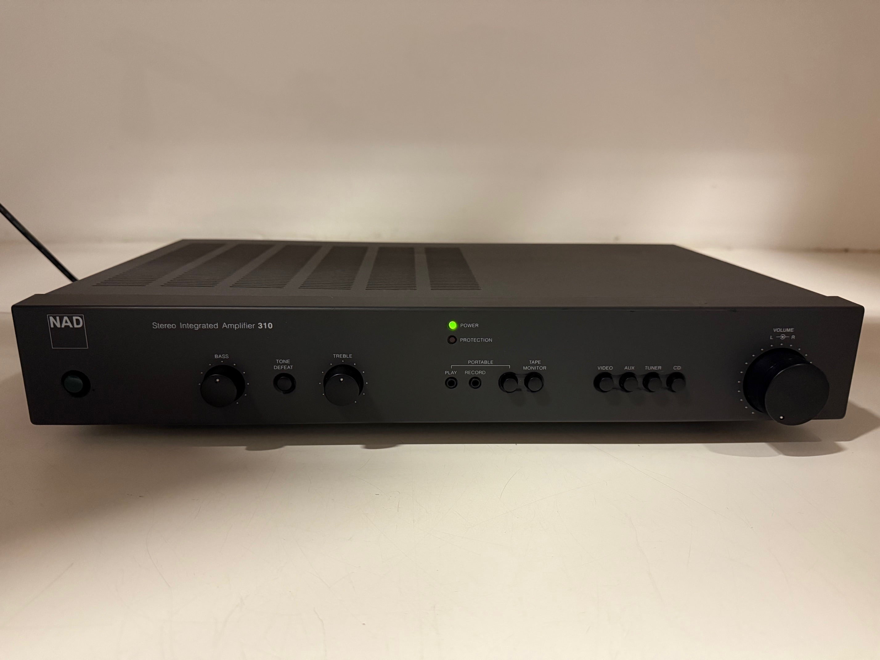 NAD 310 stereo geïntegreerde versterker