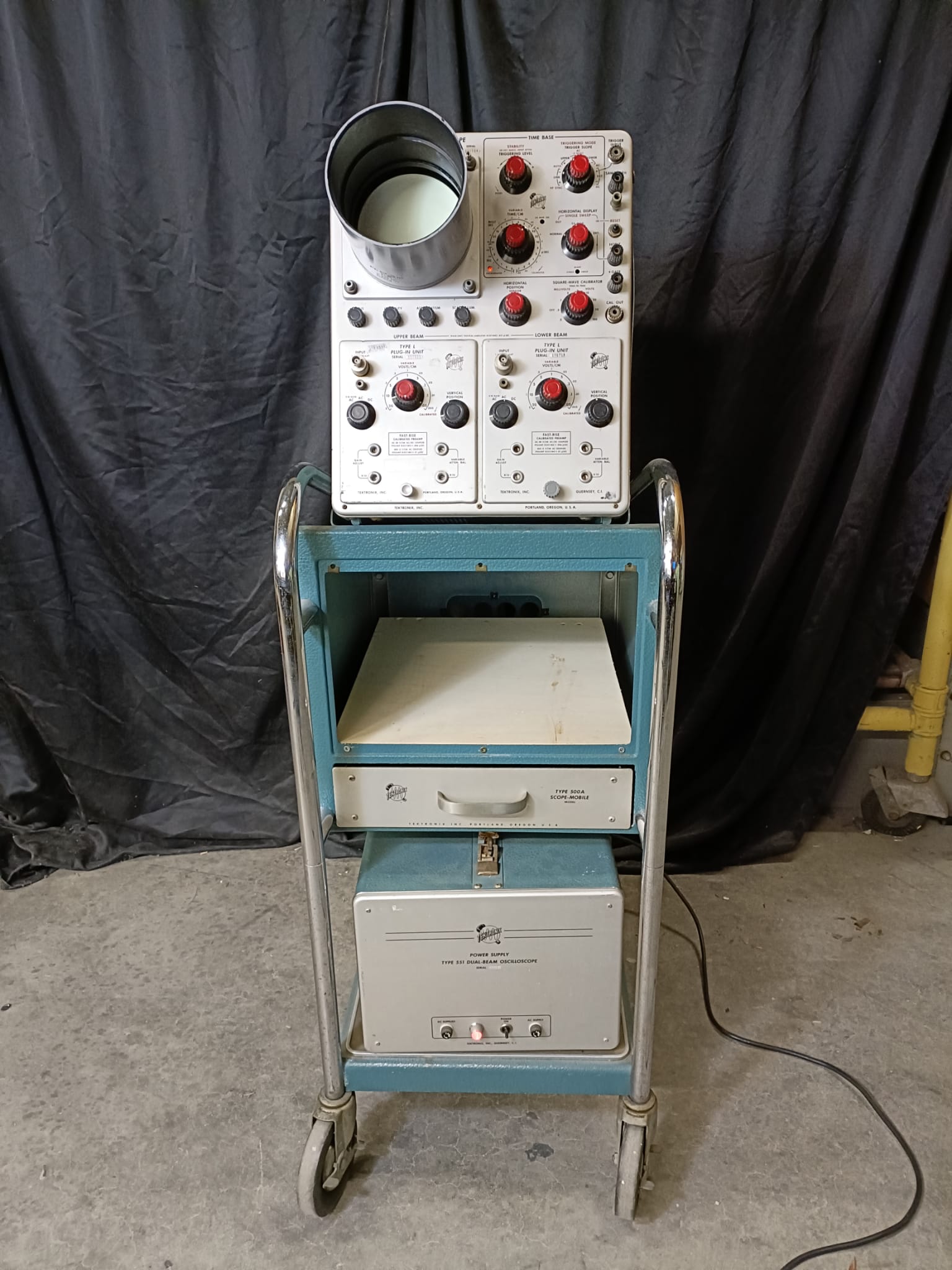 Tektronix 551 Dual Beam Ocilloscope with Power Supply and Scope Mobile