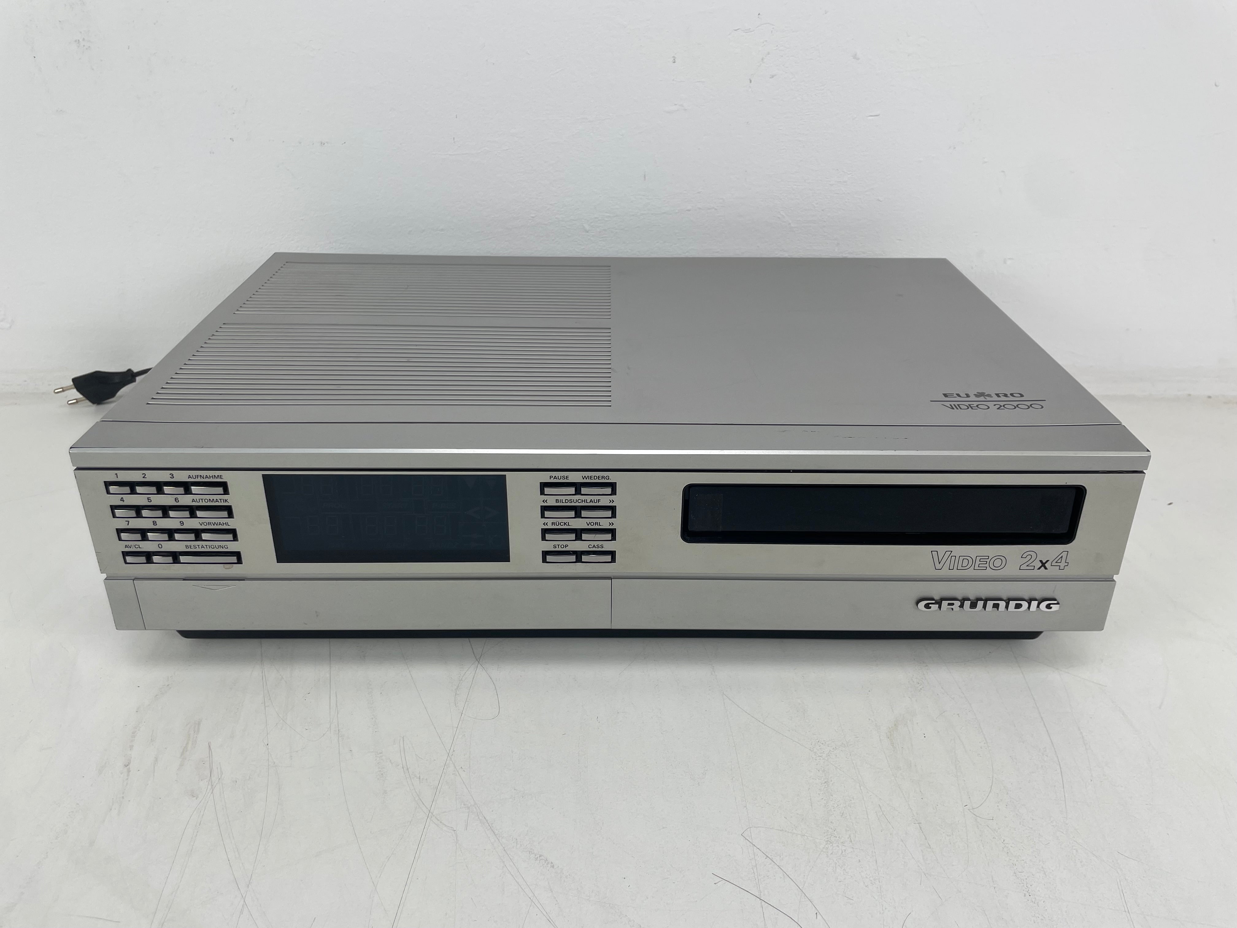 Grundig - 2x4 - Video 2000 EURO - VCR - Video Cassette Recorder - Fully Serviced