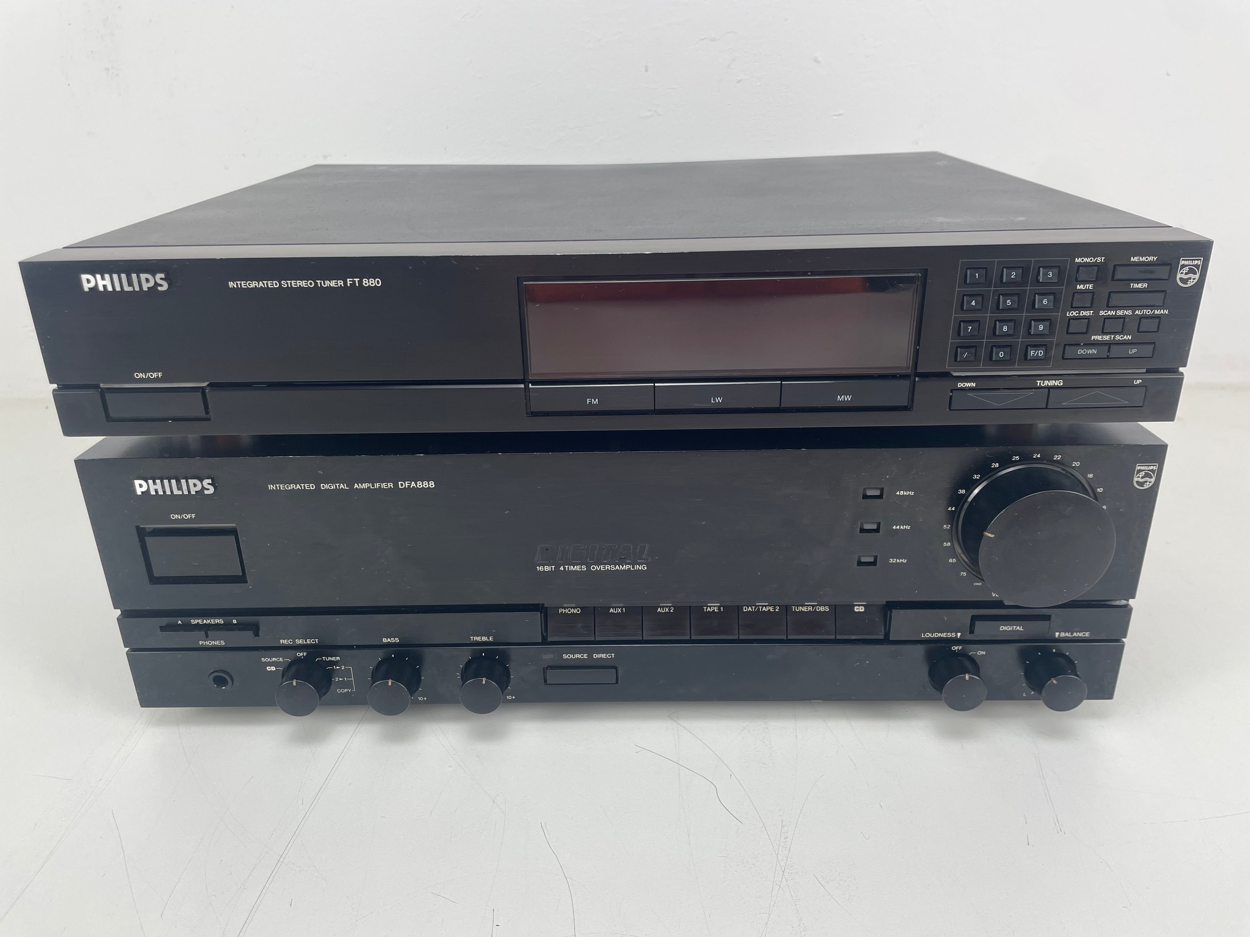 Philips - FT880 / DFA88 - Amplifier + Tuner Set
