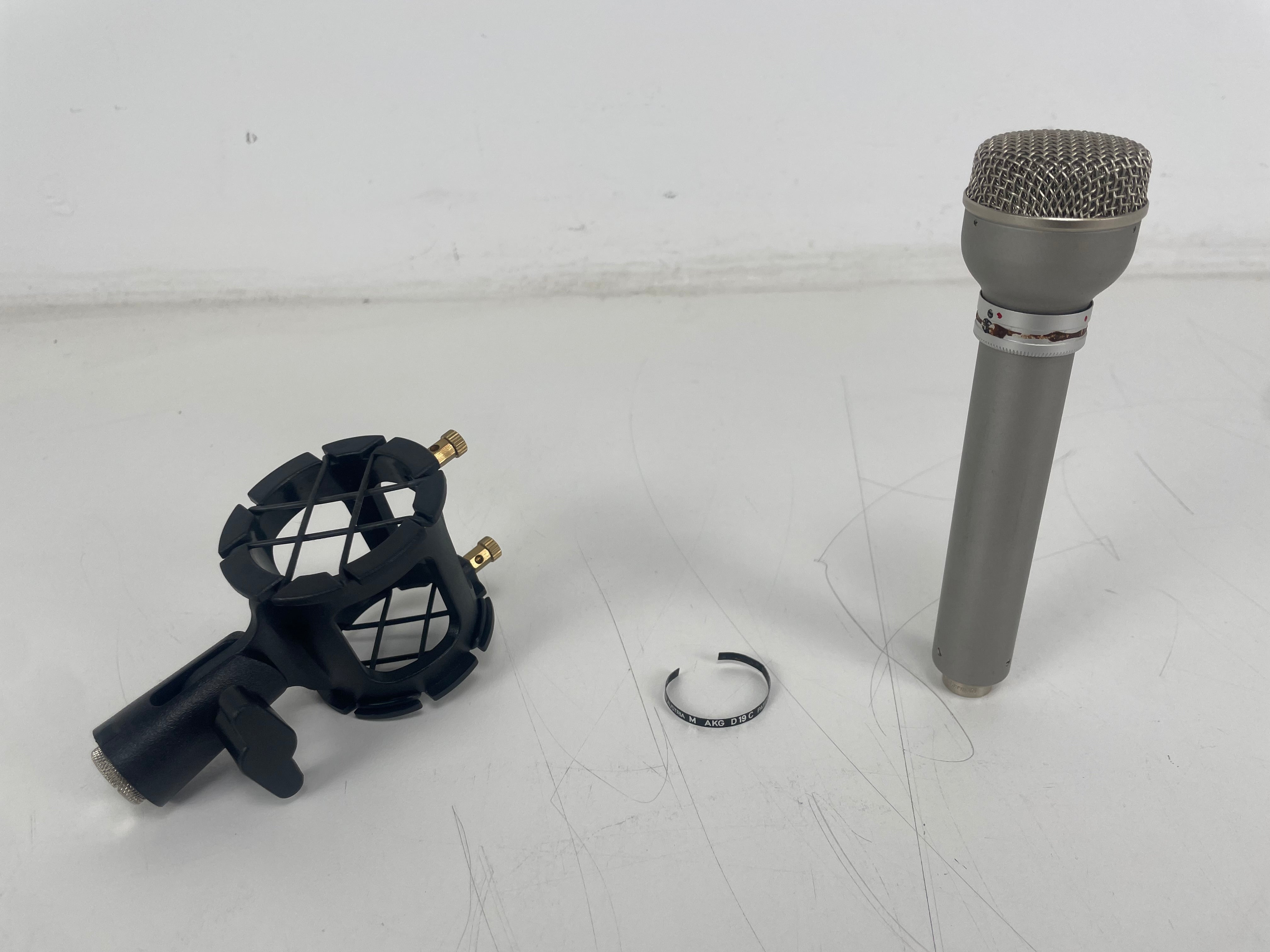 AKG - D19C - Cardioid Dynamic Microphone - 30 to 16,000 Hz - 200 Ohms - Inc. Mount/Cable