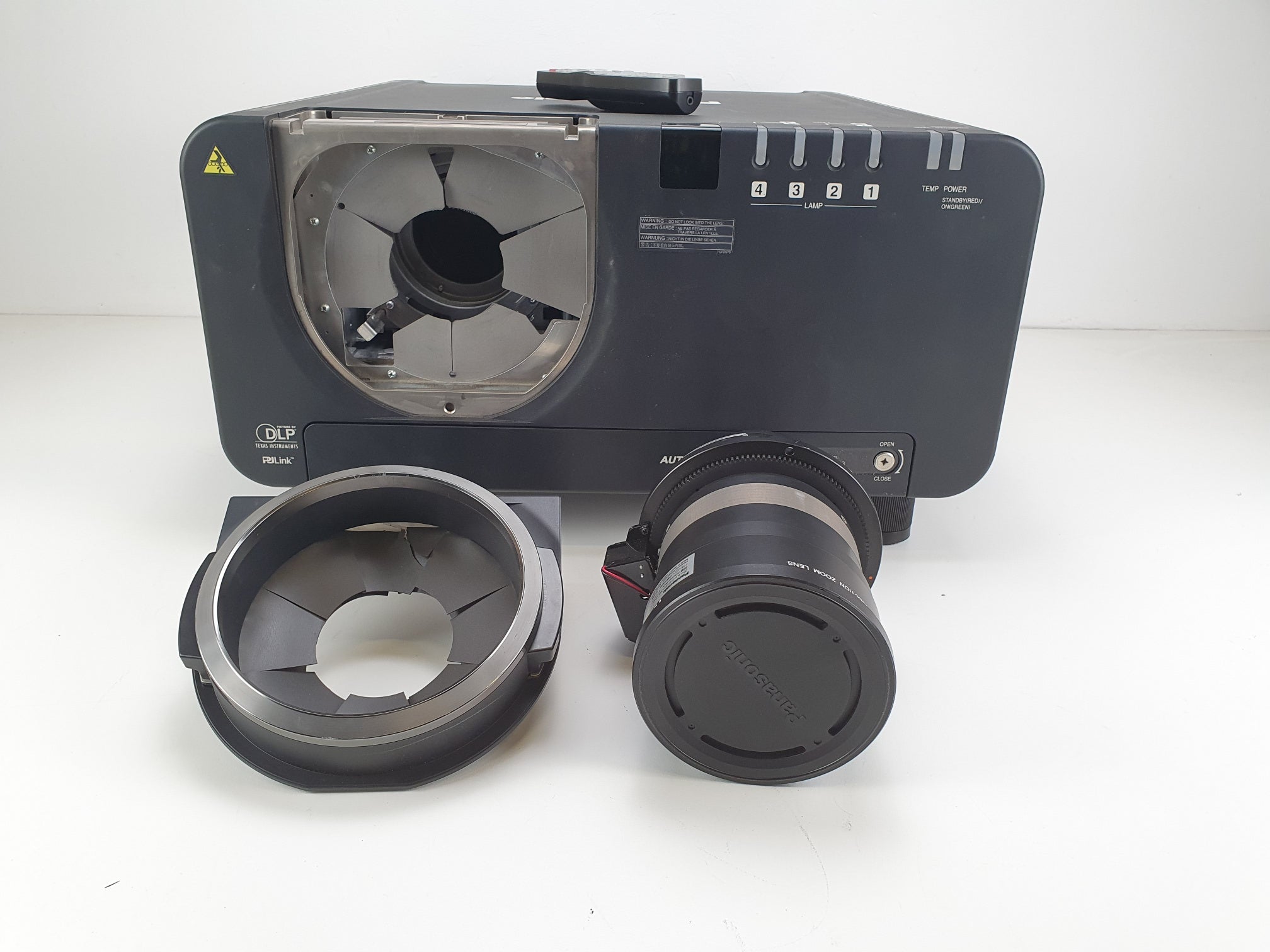 Panasonic PT-D1000E Big projector in flightcase, with flight frame, ET-D75LE2