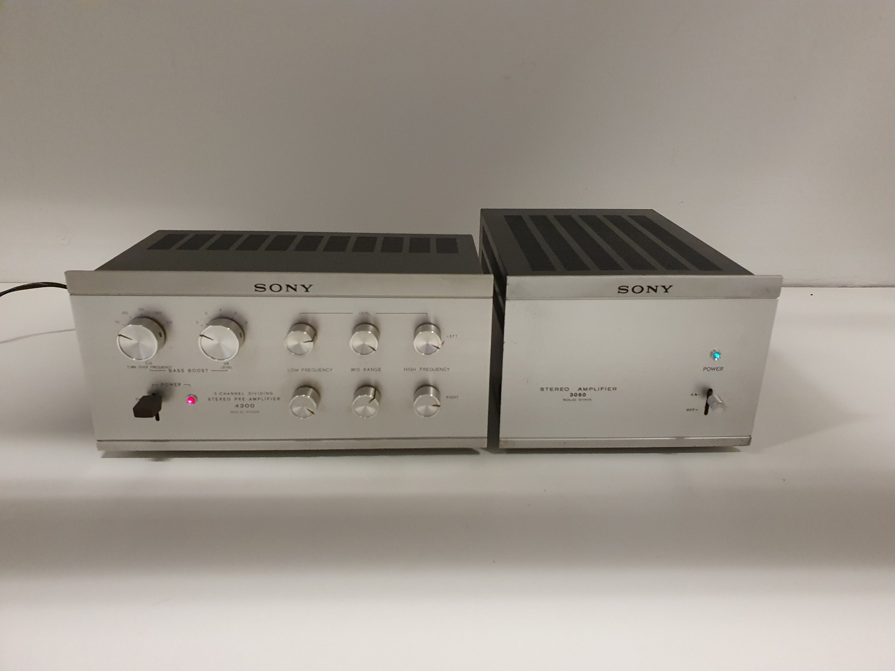 Sony 3060 Amplifier (fully serviced) - 4300 Pre-amplifier - Nice set