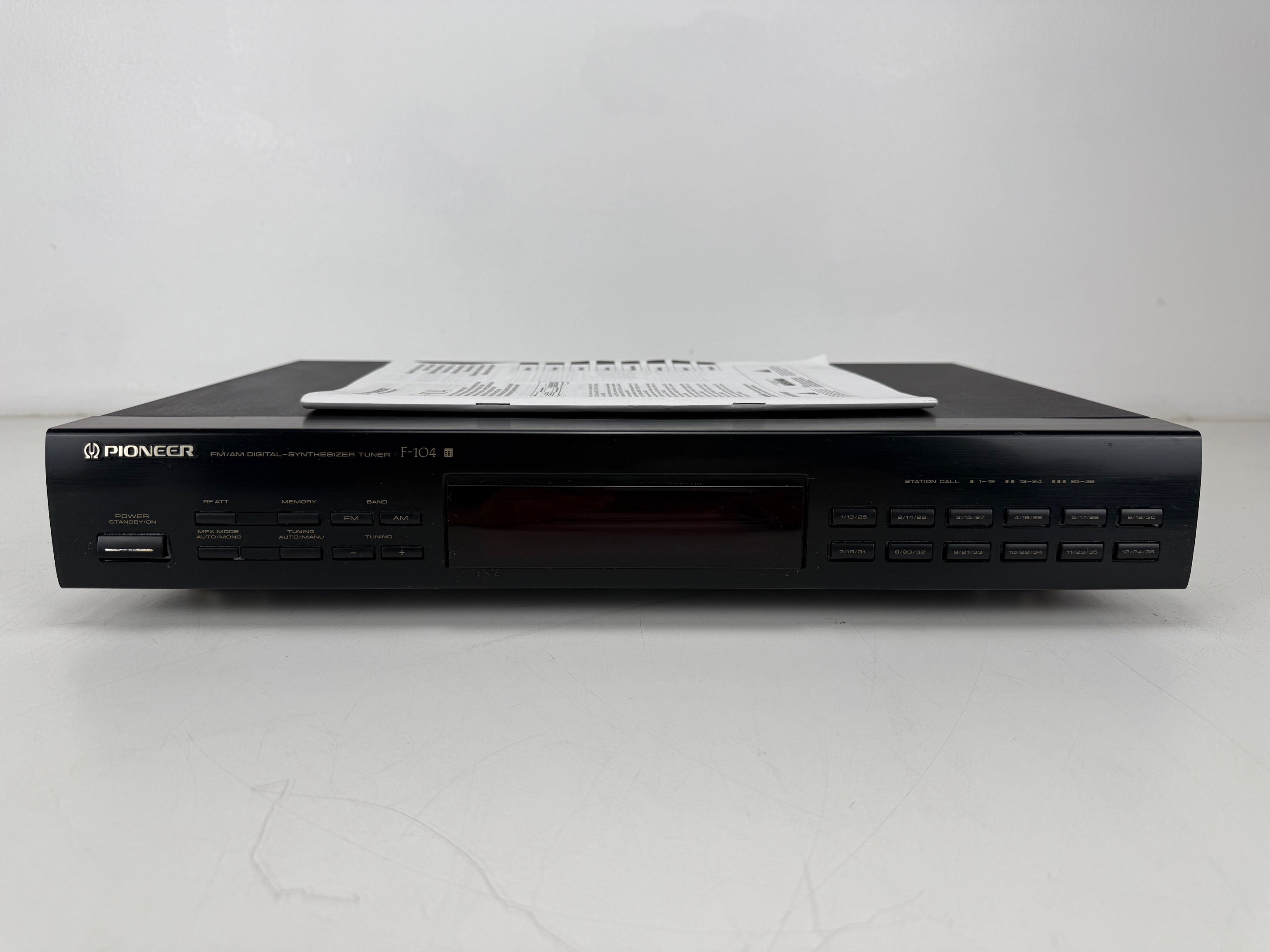 Pioneer F-104 FM/AM Digital Synthesizer Tuner With Manual