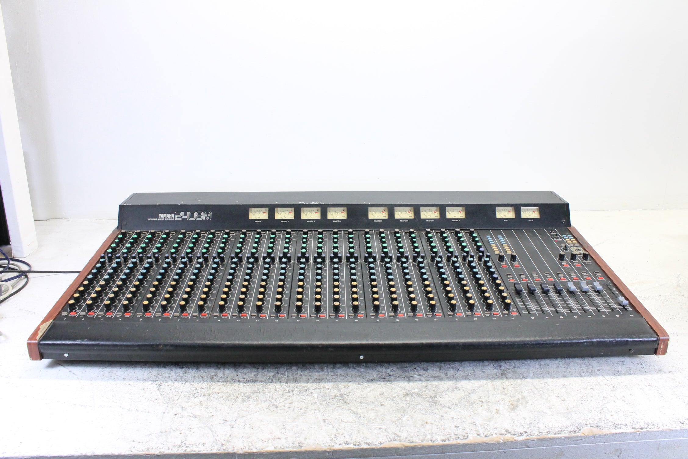 Yamaha 2408M 24 channel monitor mixing console