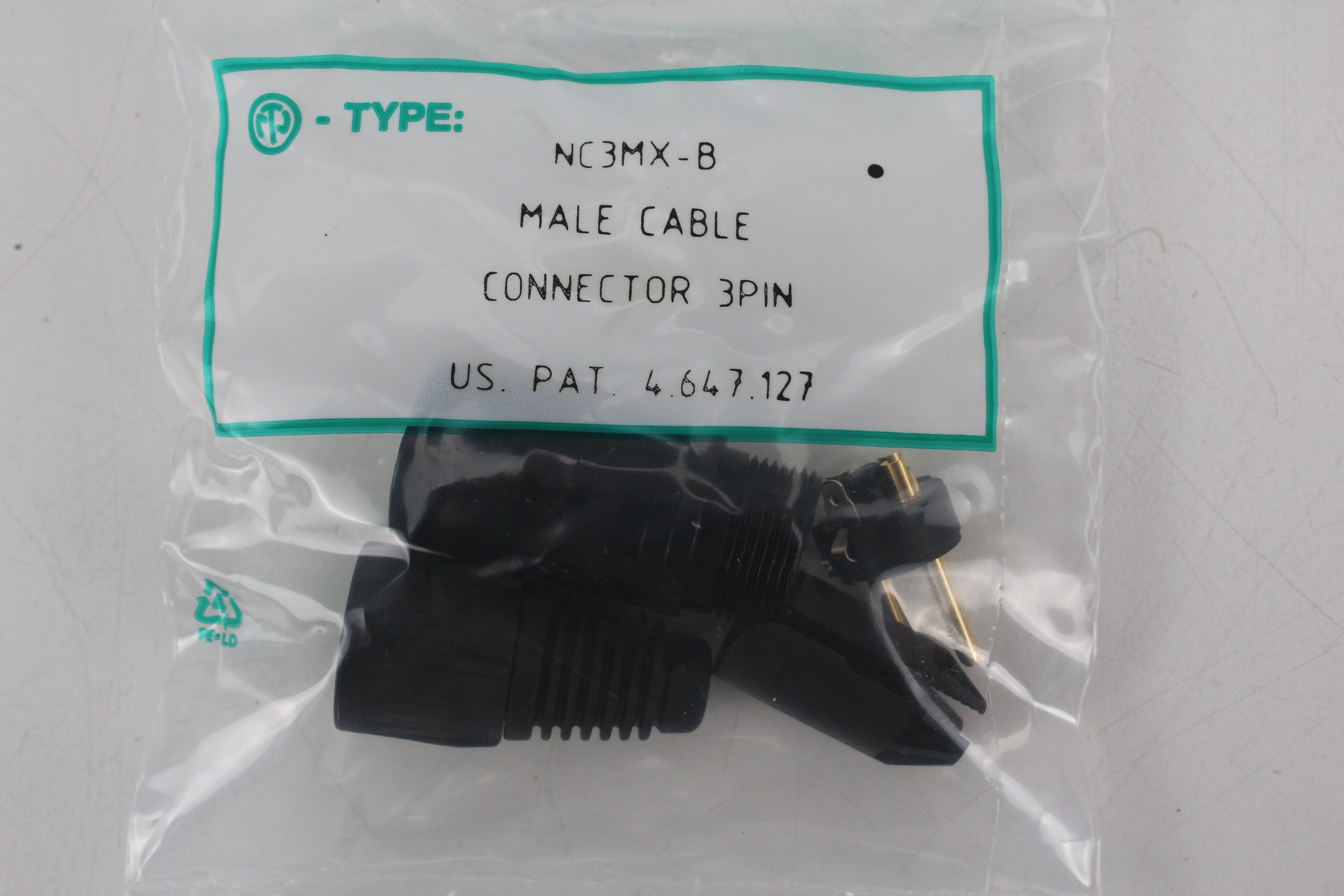 Neutrik NC3MX-B is een 3-pins mannelijke XLR-kabelconnector, nieuw maar oud voorraadartikel.