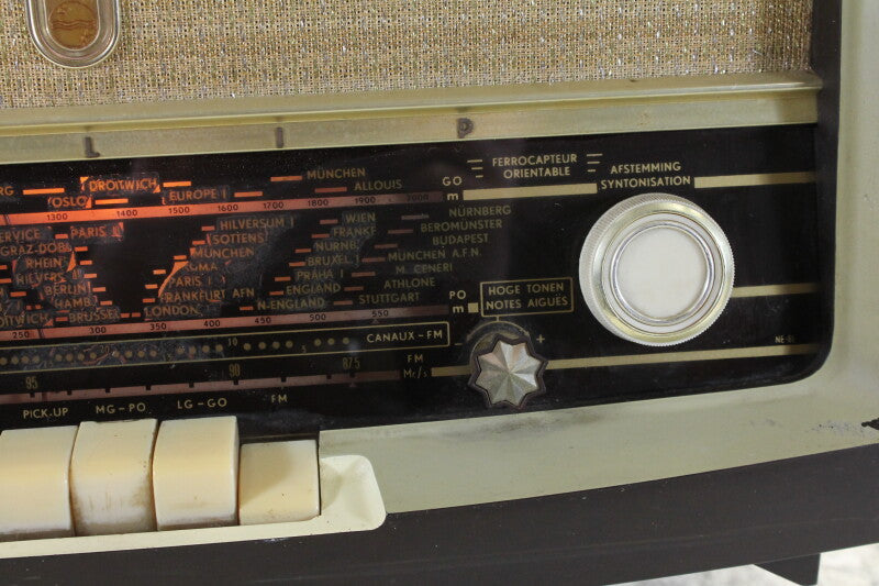 Philips B4X72A bakelite vintage tube radio 1957-1958