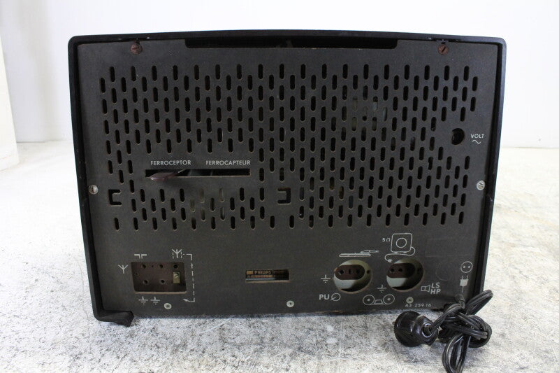 Philips B4X72A bakelite vintage tube radio 1957-1958