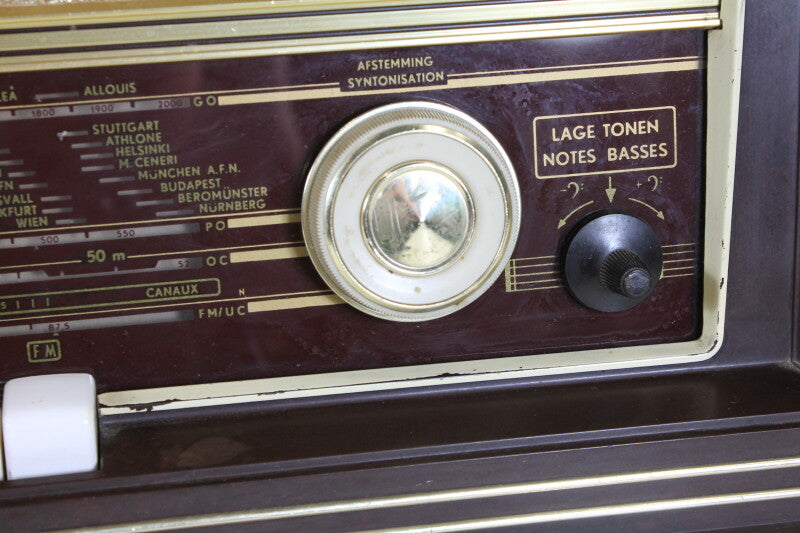 Philips BX453A19 vintage bakelite tube radio 1955-1956