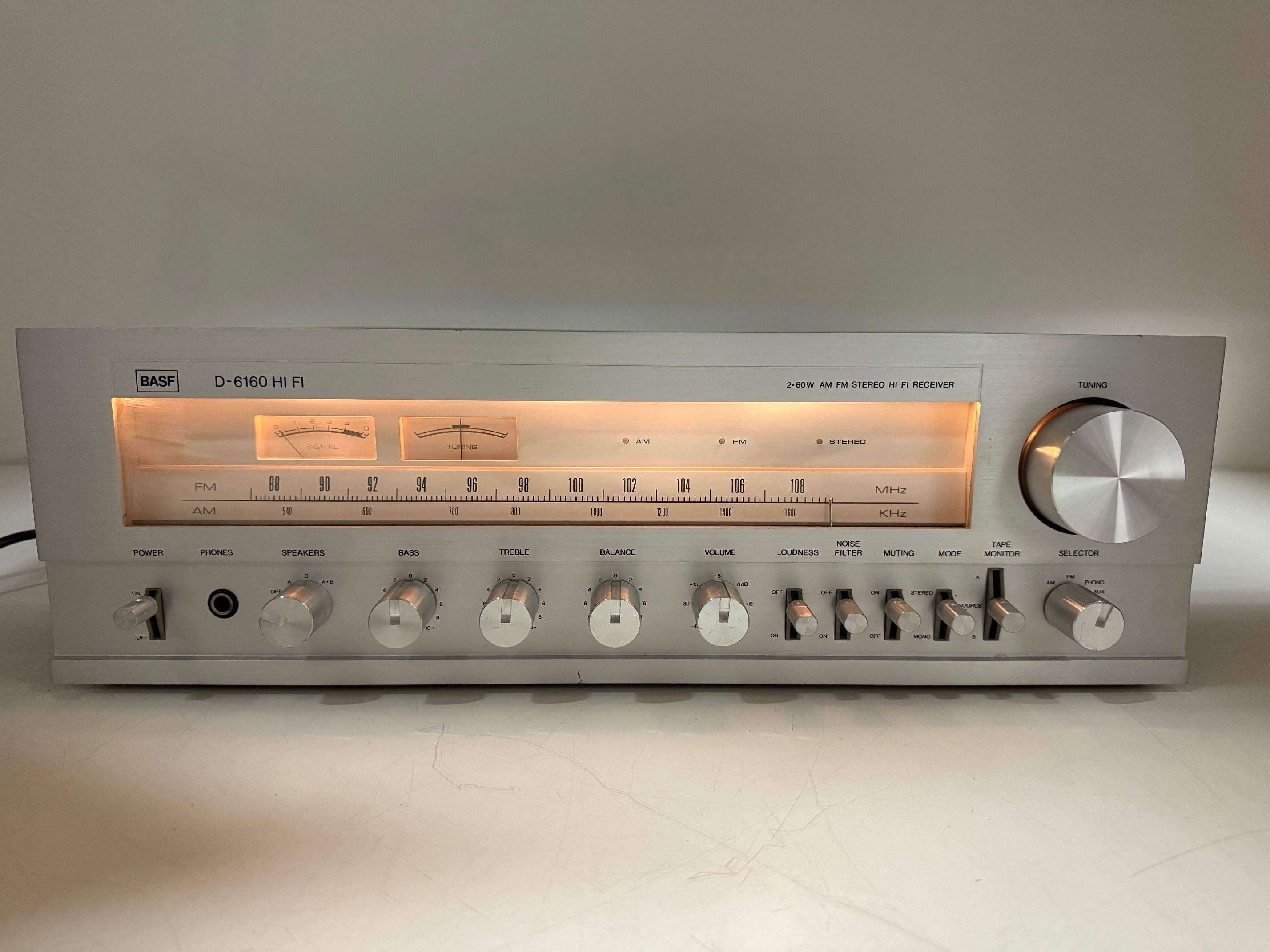 BASF D-6160 AM/FM stereo-ontvanger - Onderhoud uitgevoerd
