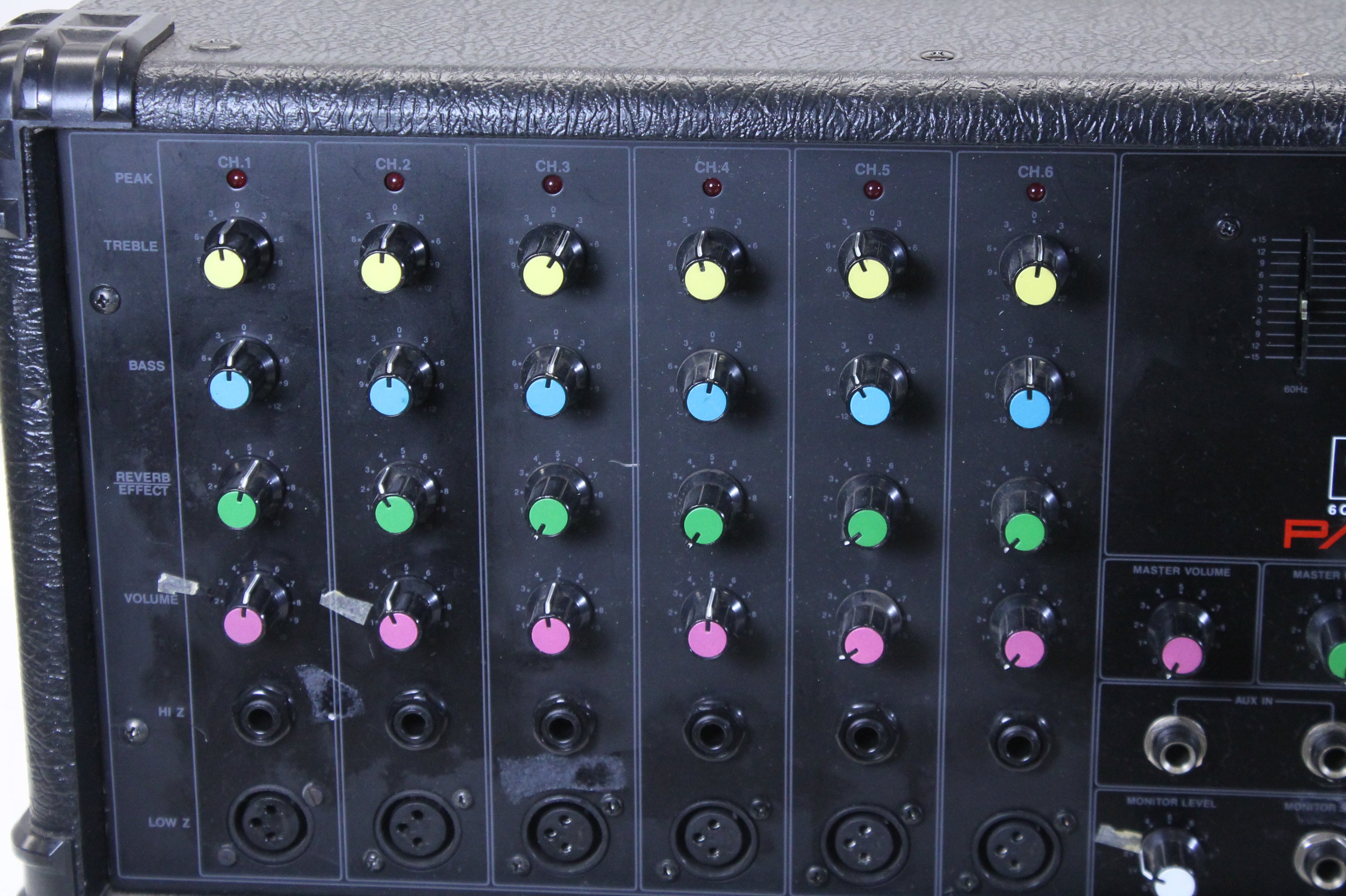 Defect aan de Vantage PM2006 6-kanaals actieve mixer