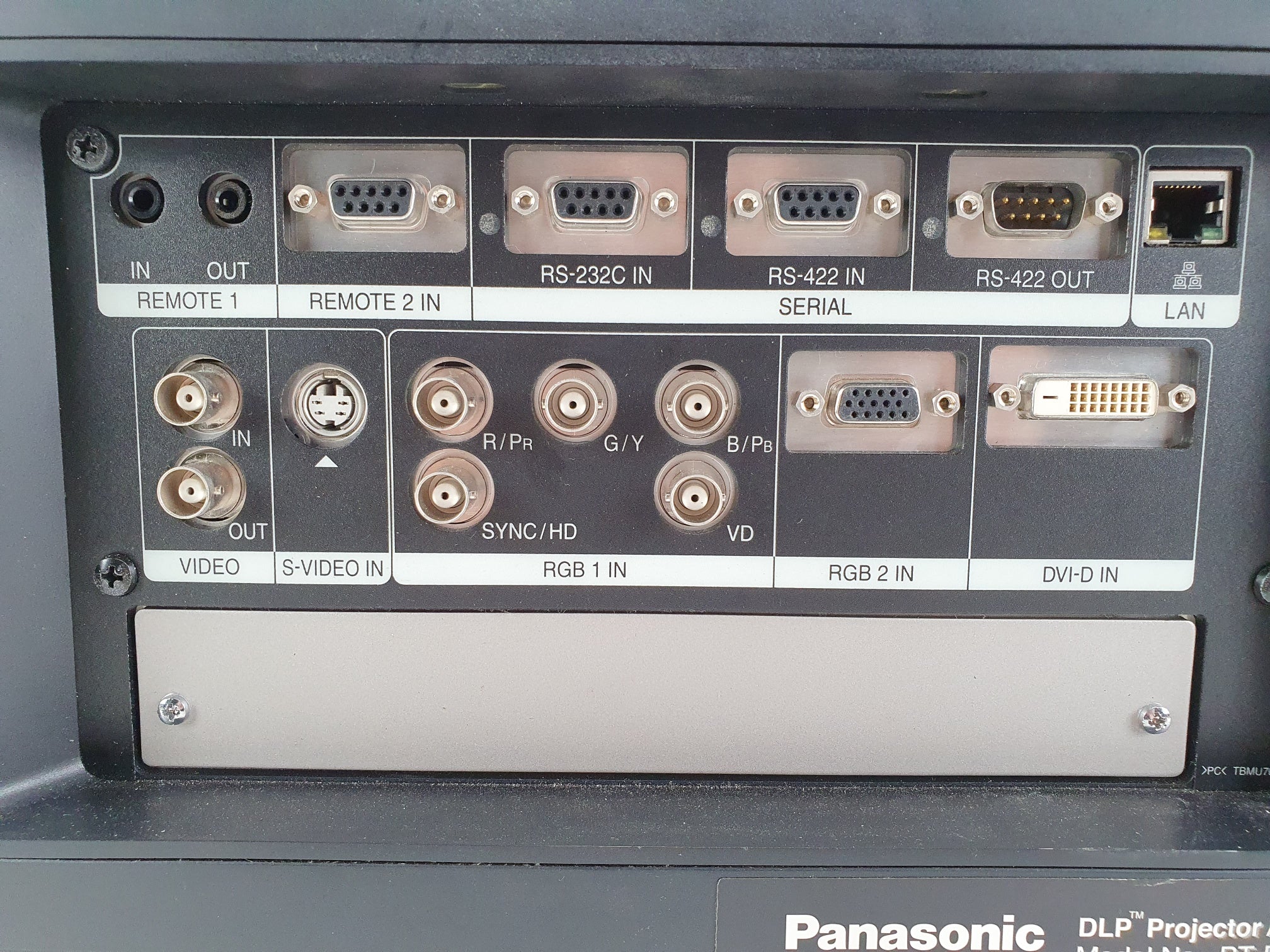 Panasonic PT-D1000E Big projector in flightcase, with flight frame, ET-D75LE2