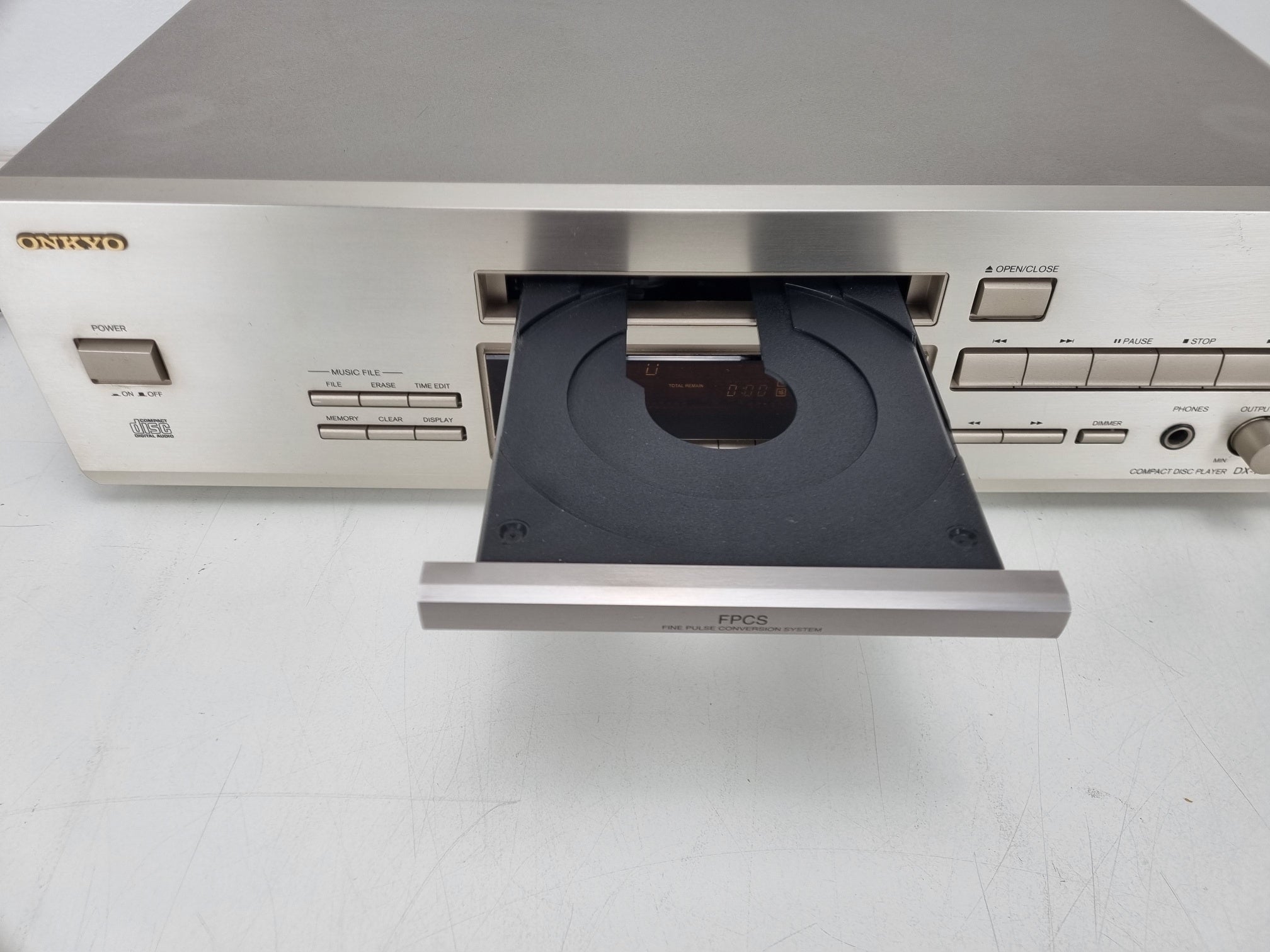 Onkyo DX-7511 - Compact Disc-speler - Wordt verkocht zoals hij is!