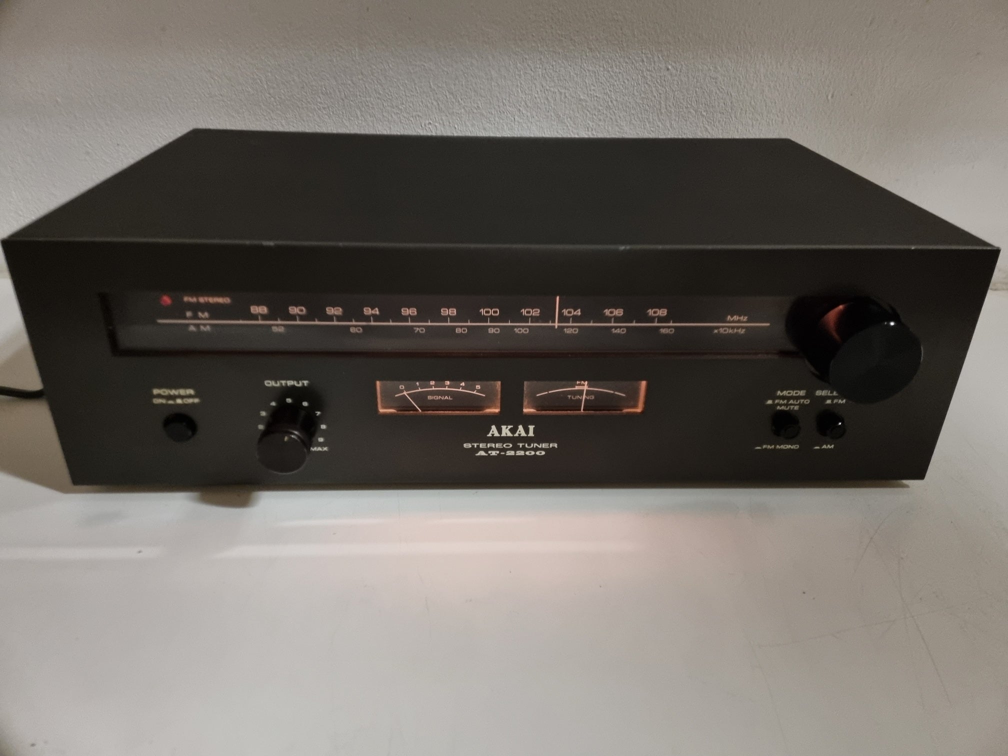 Akai AT-2200 - Vintage tuner met nieuwe verlichting - Zwart