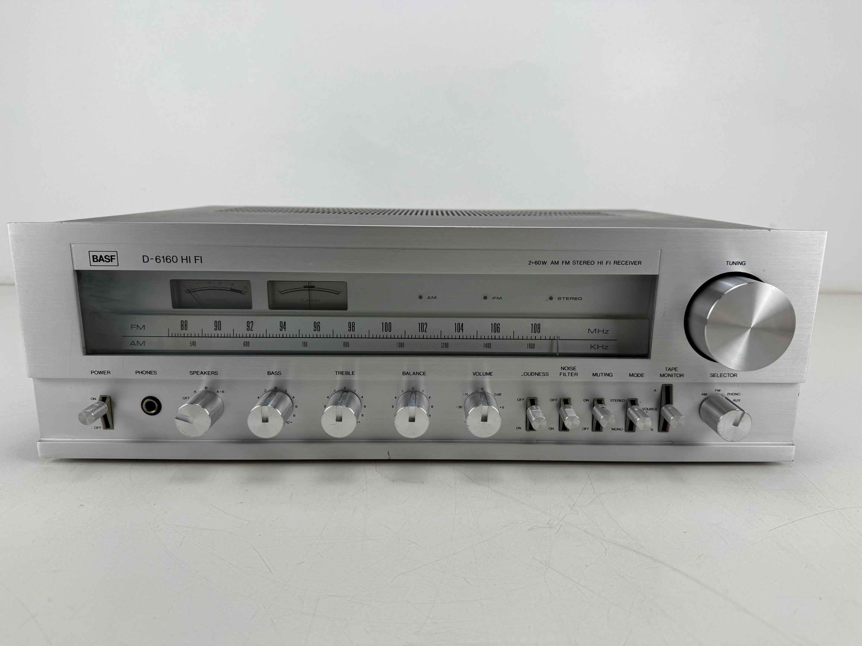 BASF D-6160 AM/FM stereo-ontvanger - Onderhoud uitgevoerd