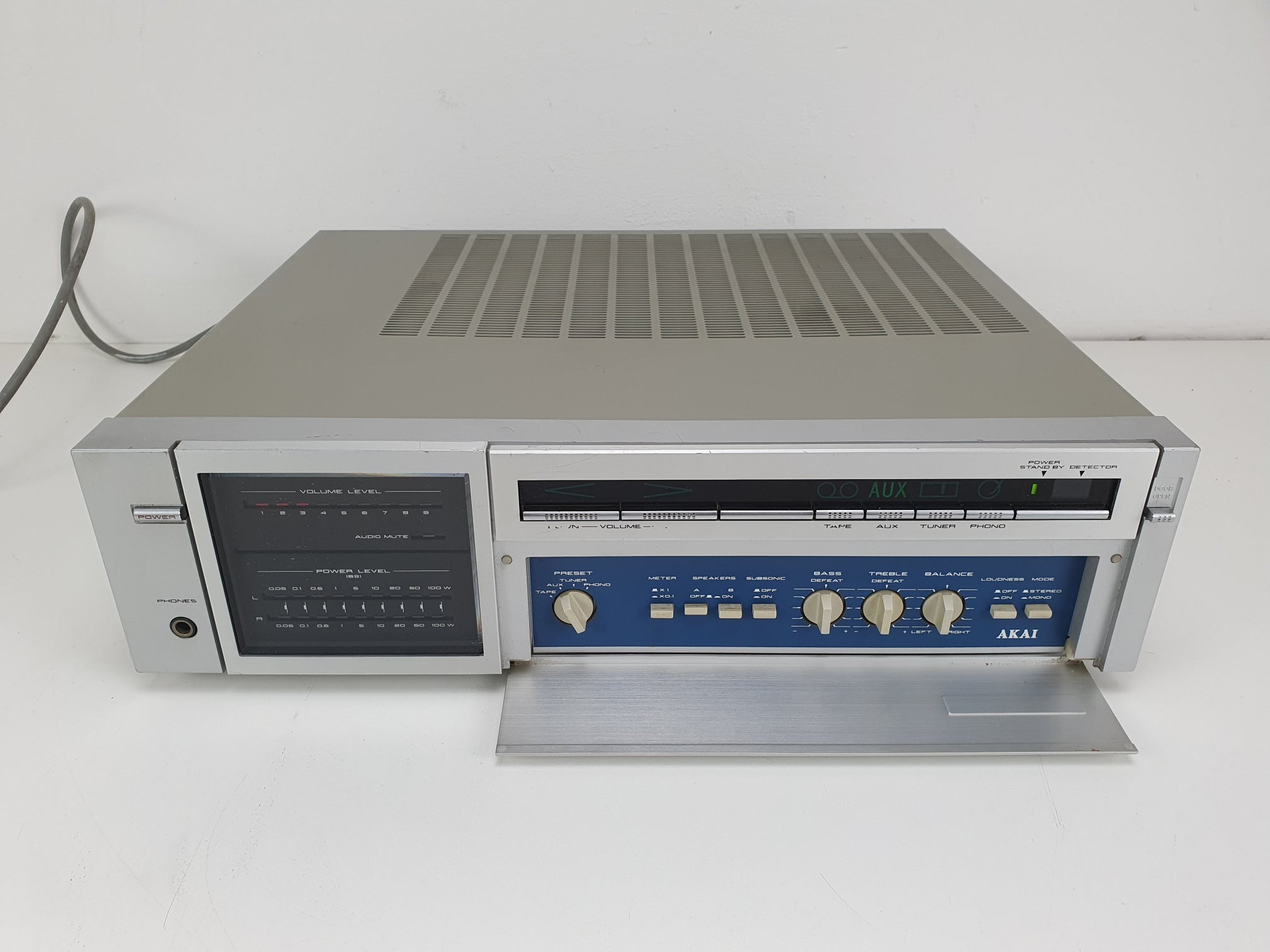 Akai AM-U330 geïntegreerde versterker - 55W 8 ohm - Onderhoud uitgevoerd