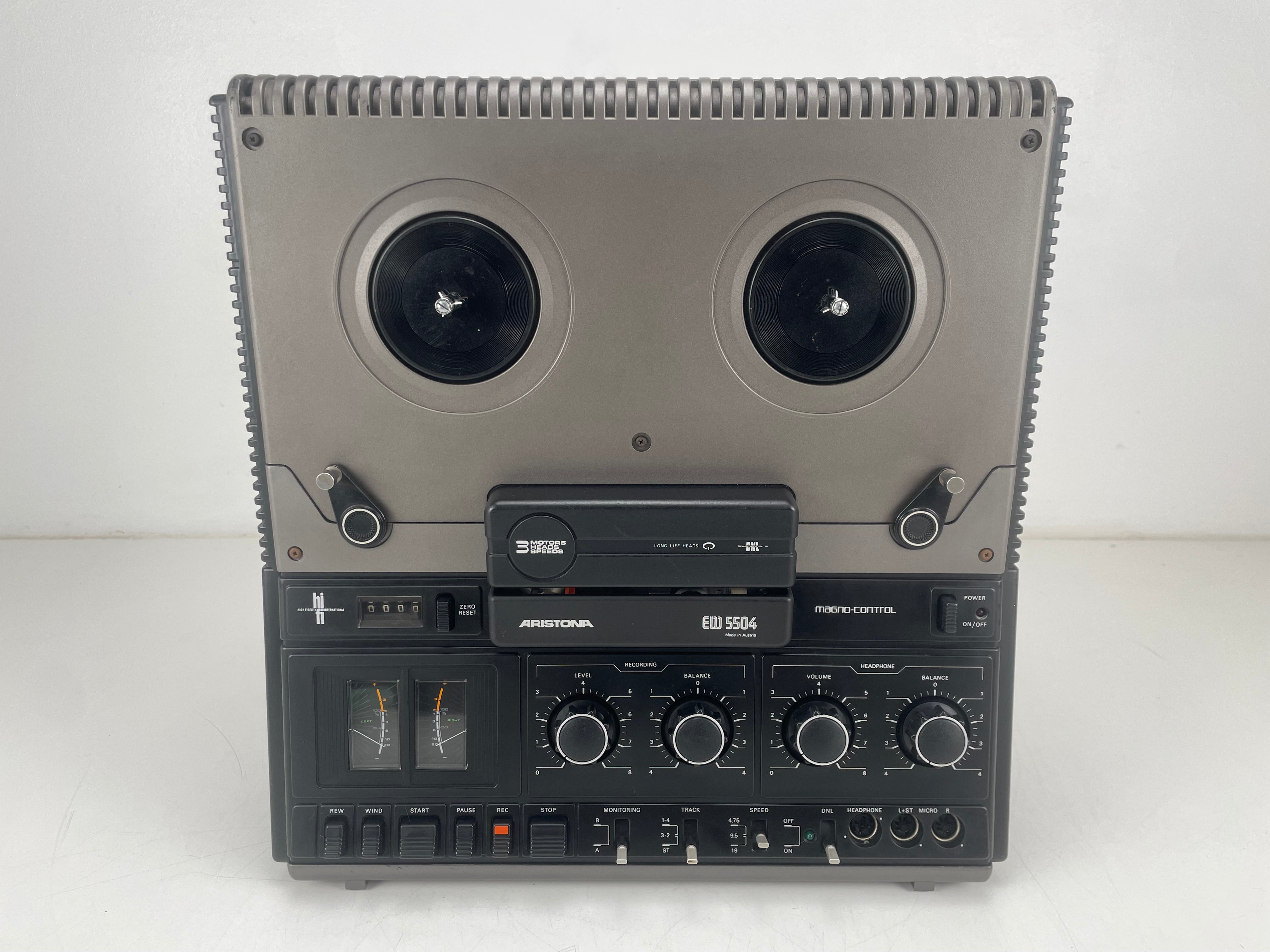 Aristona EW5504 bandrecorder – Potentiometers gereinigd en nieuwe snaren