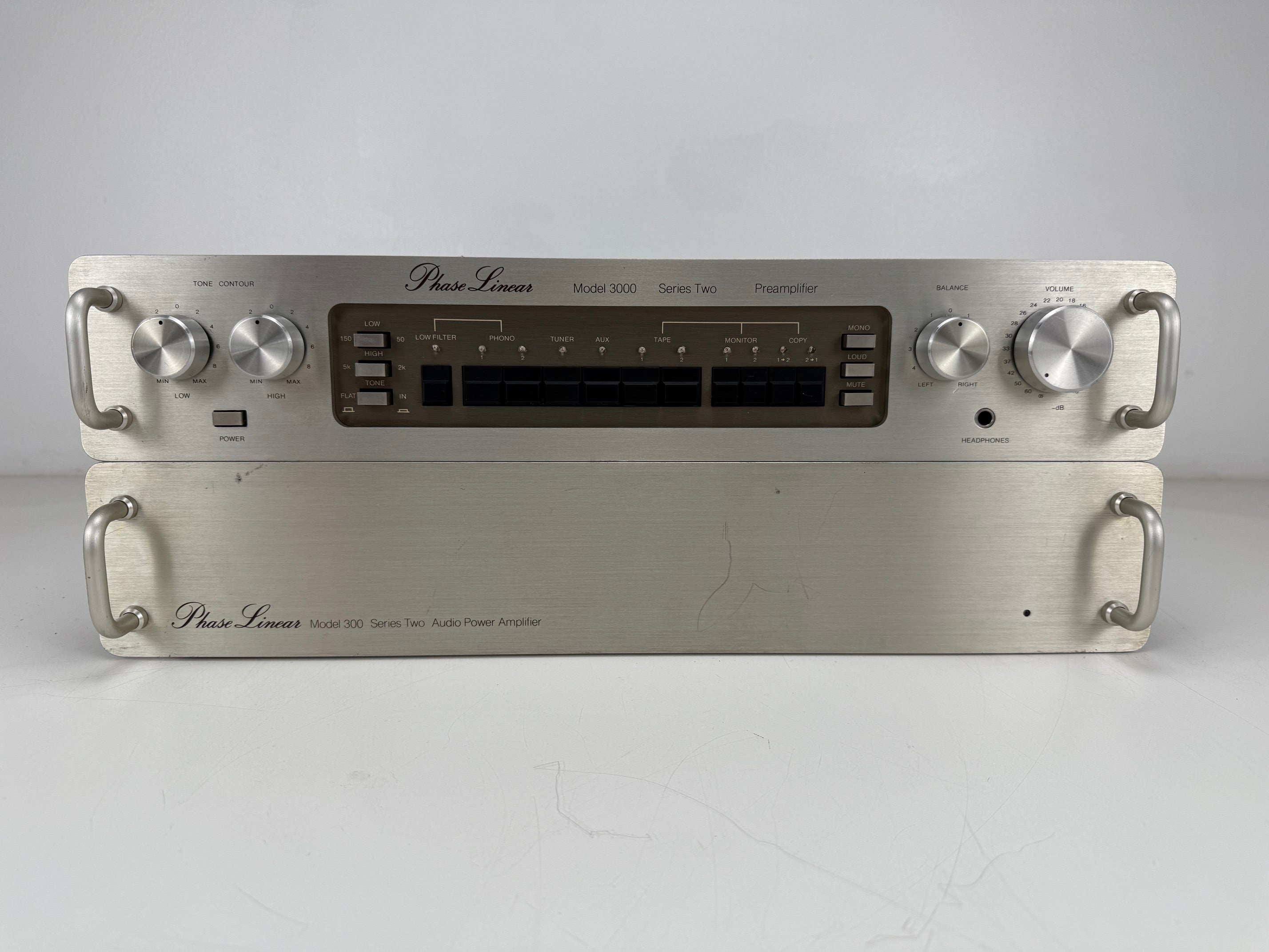 Phase Linear Series Two Model 3000 voorversterker / Model 300 eindversterker