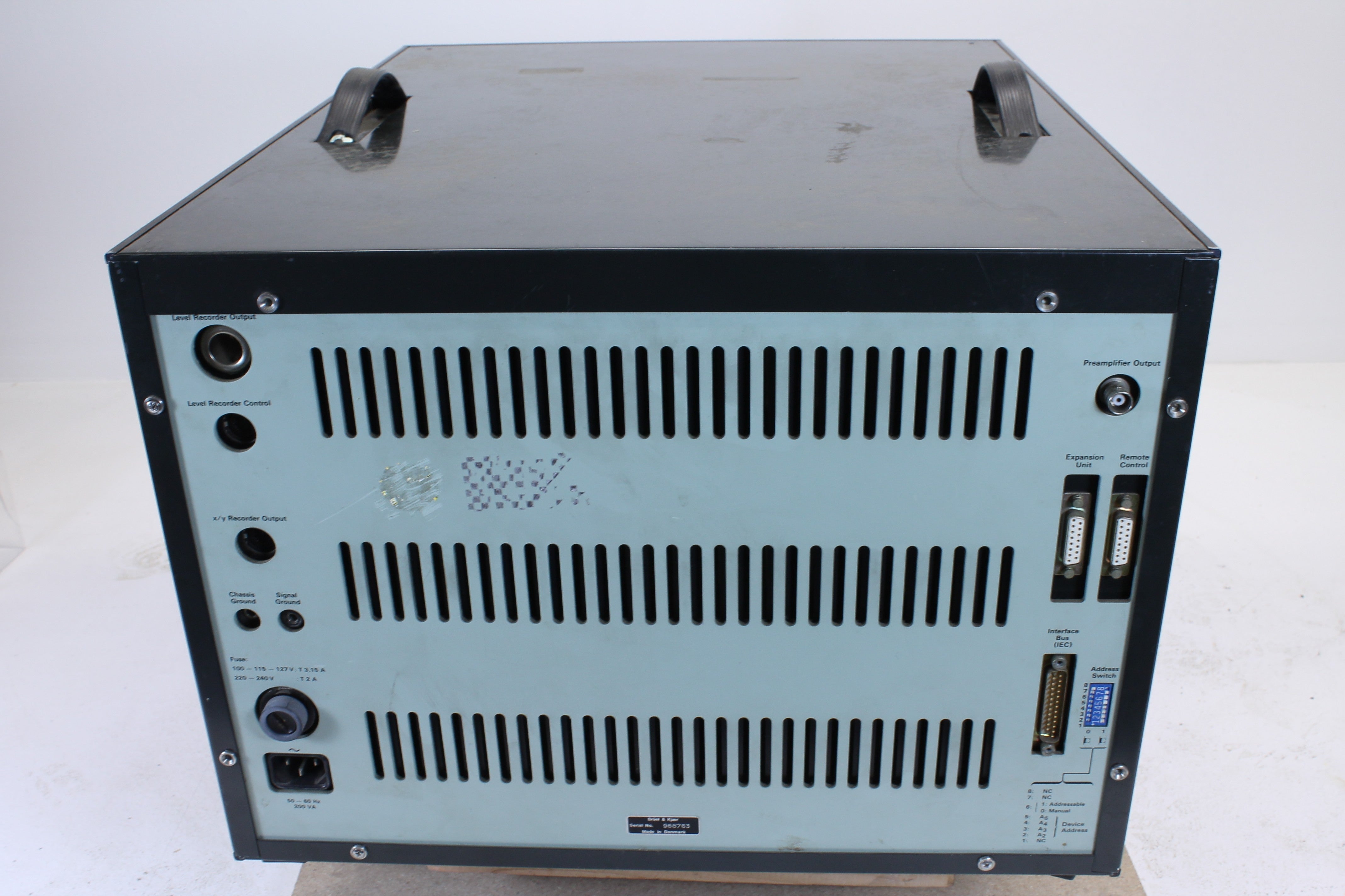 Brüel & Kjaer Digital Frequency Analyzer Type 2131