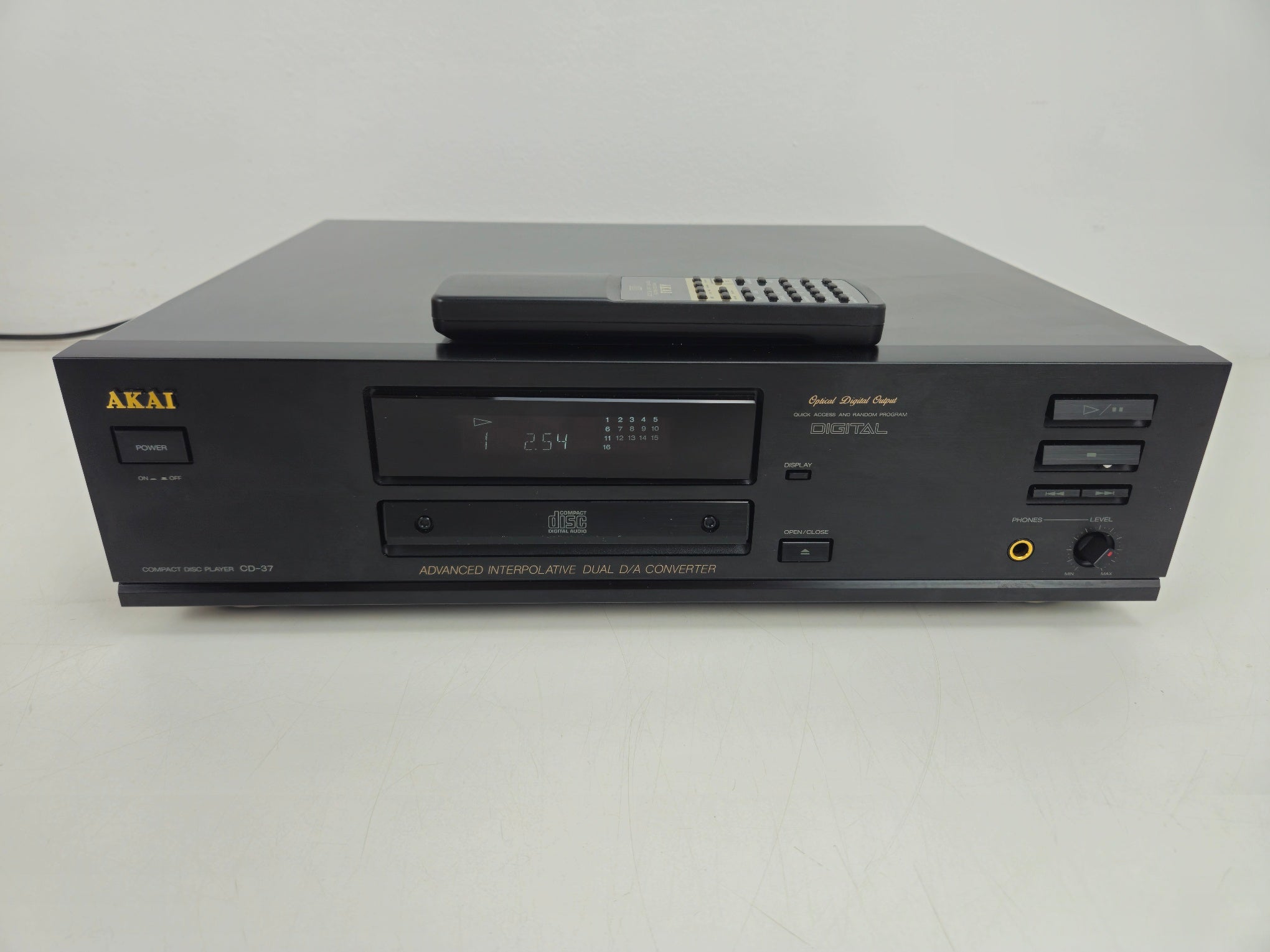 Akai - CD-37B - Compact Disc Player - With Remote