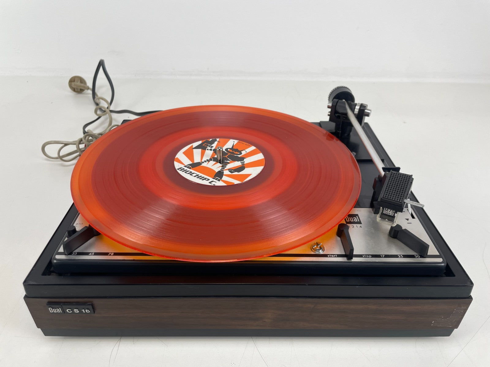 Dual 1214 draaitafel in CS16 plint - met stofkap - Shure SM75 D element