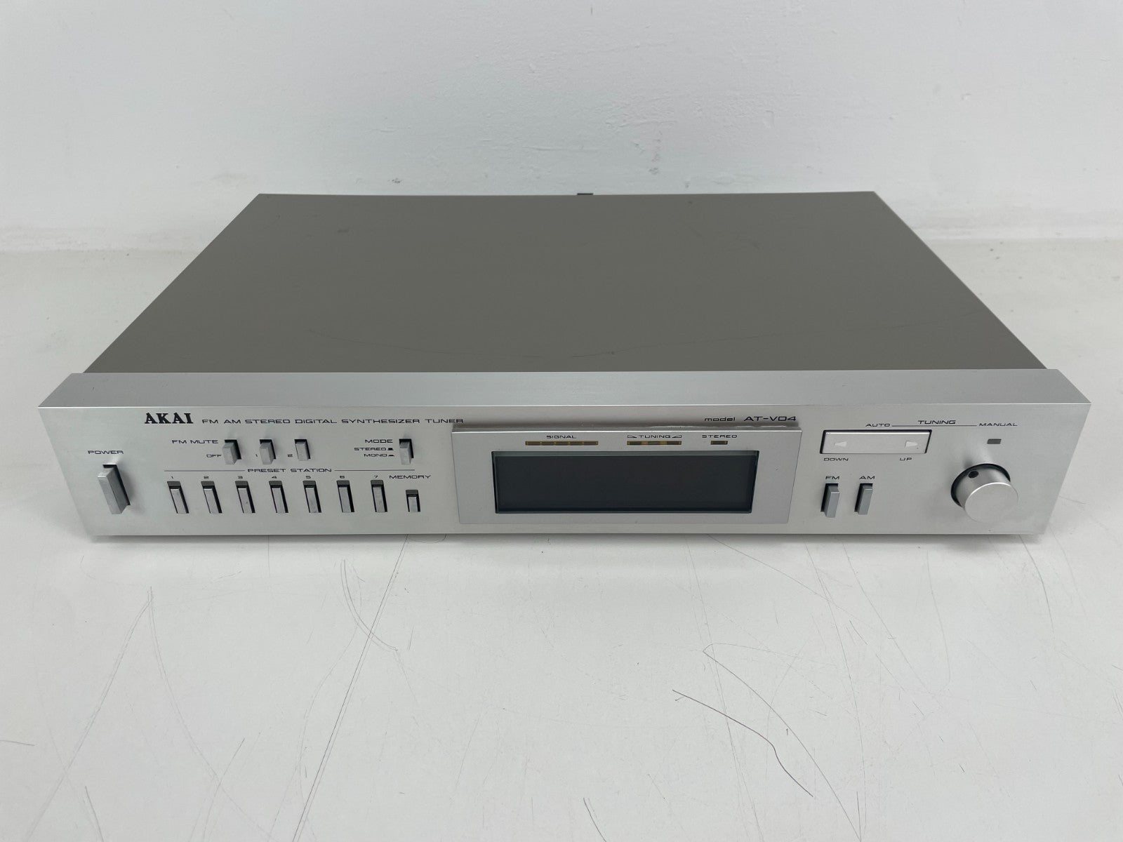 Akai AT-V04 Stereo AM/FM Tuner