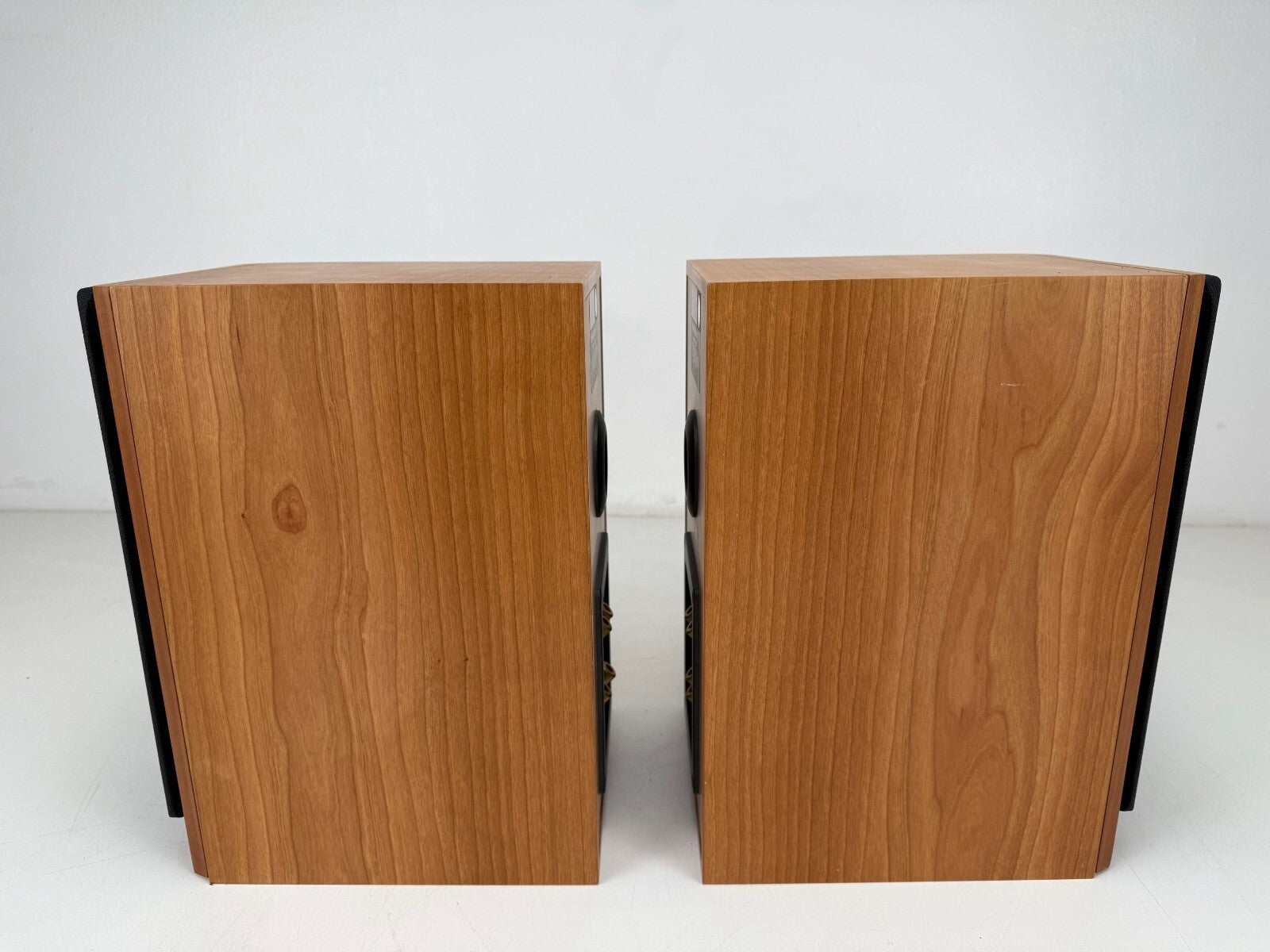 Tannoy Revolution R1 Bookshelf Speakers Set With Manual - Matched Pair - B-Wired