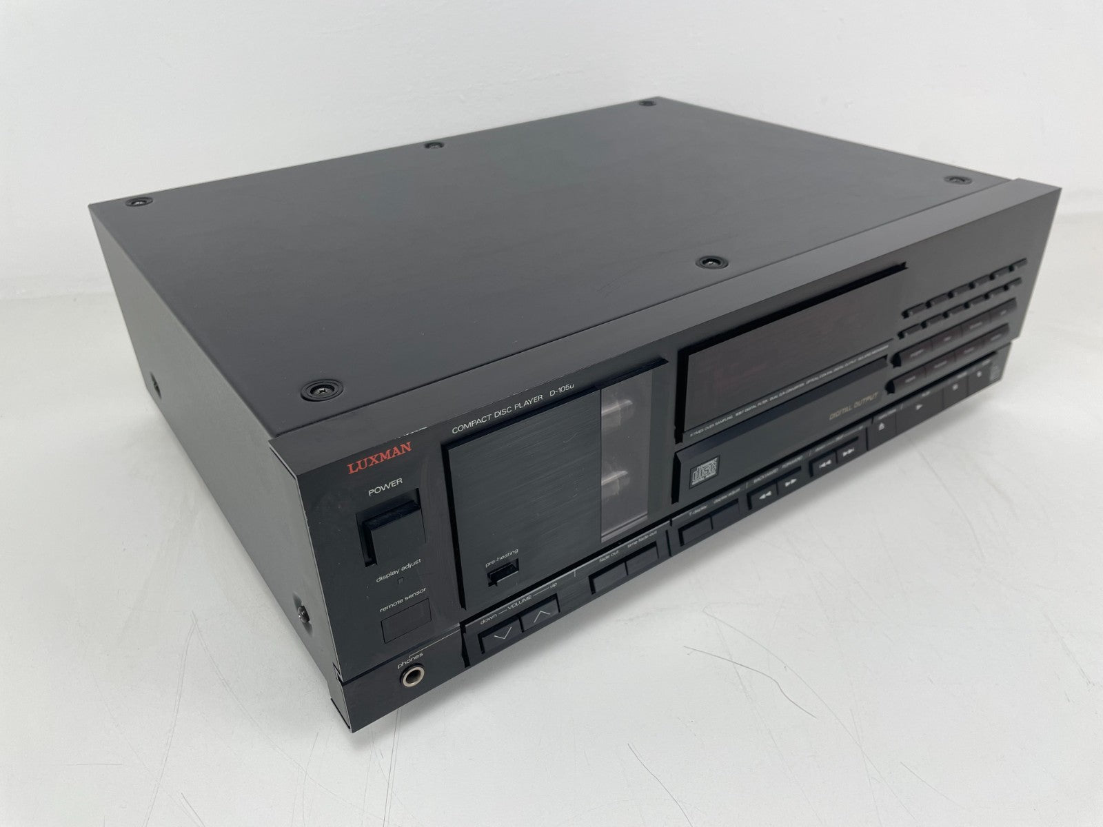 Luxman D-105u cd-speler – Nieuwstaat – Buizenuitgang – Nieuwe snaren gemonteerd