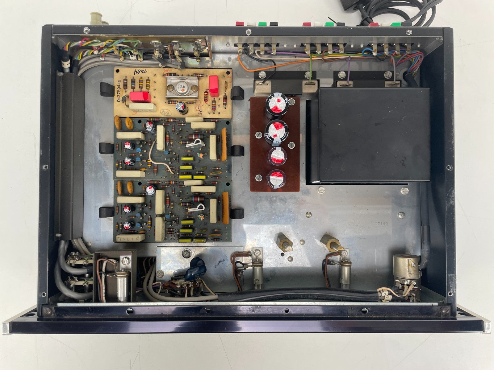 McIntosh C26 stereo voorversterker – volledig nagekeken en voorzien van nieuwe condensatoren, inclusief Nichicon-handleiding.