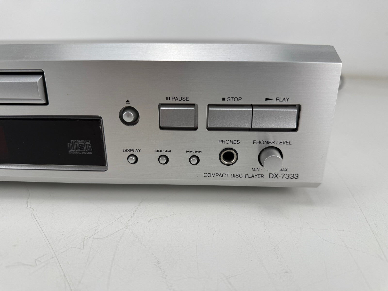 Onkyo DX-7333 cd-speler met originele doos, afstandsbediening en handleidingen.