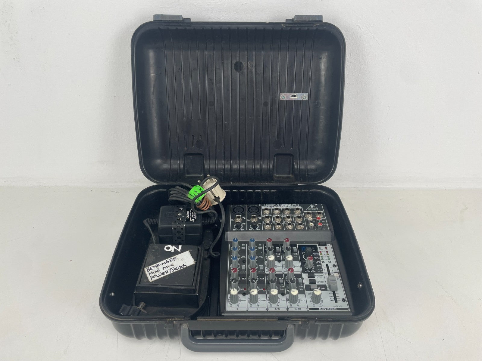 Behringer Xenyx 1002FX Mixer – Flight Case + Footswitch