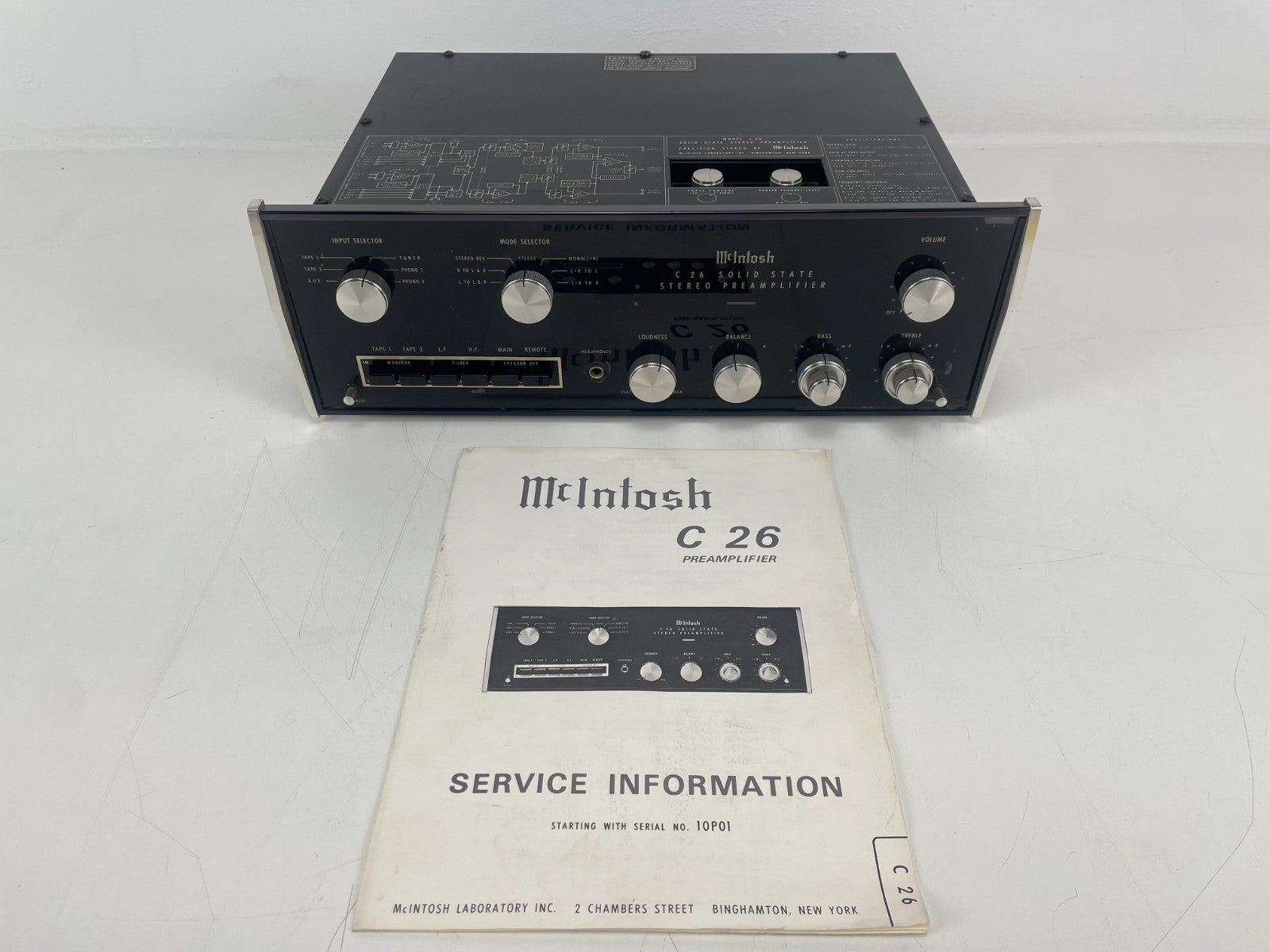 McIntosh C26 stereo voorversterker – volledig nagekeken en voorzien van nieuwe condensatoren, inclusief Nichicon-handleiding.